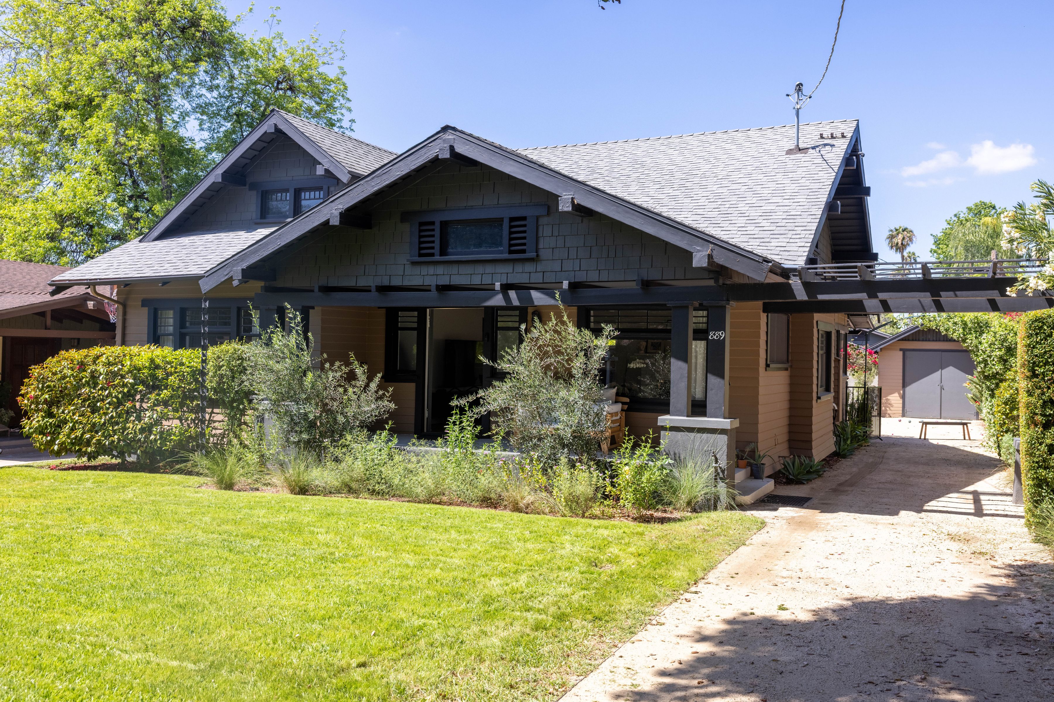  889 North Chester Avenue - 物件實景