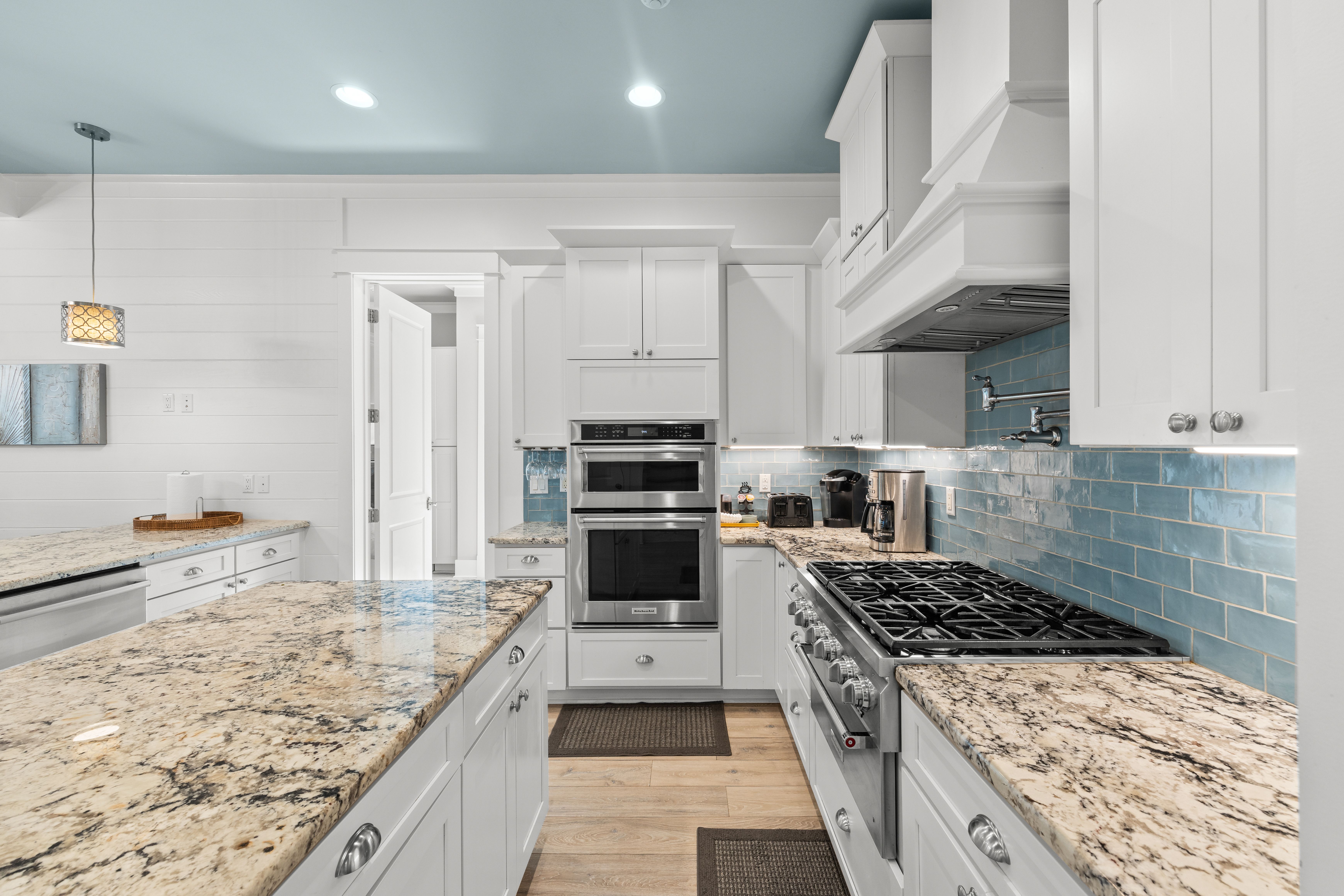  Custom Coastal Home with Privacy, Pool & No HOA - 物件實景