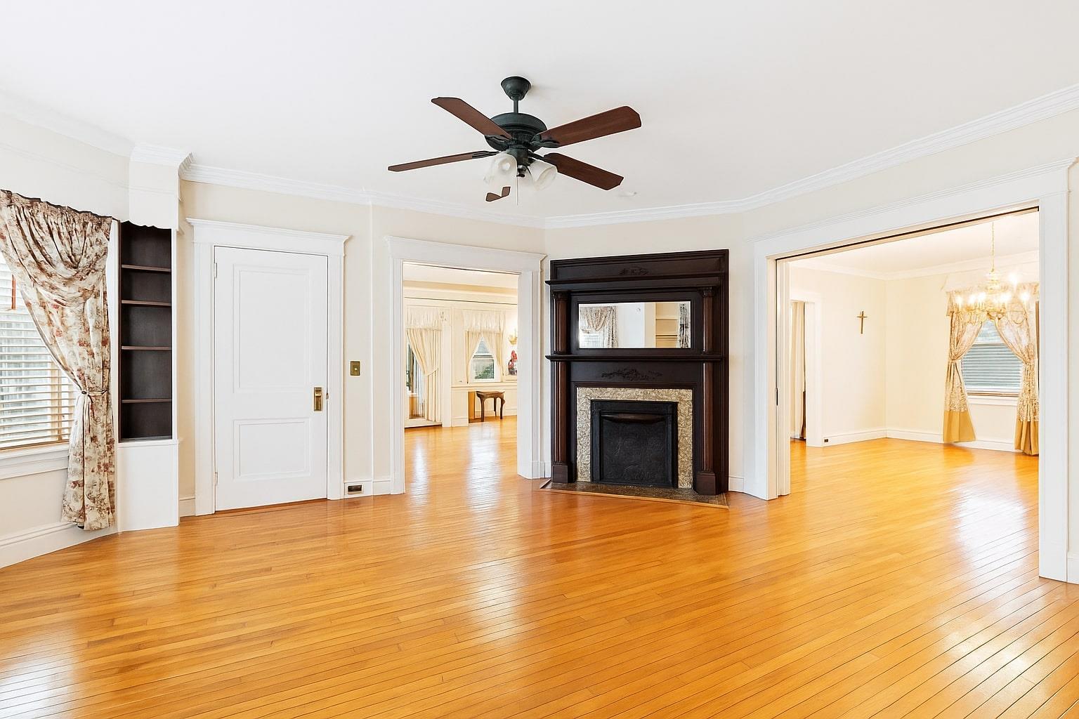 Bay Shore, New York, 11706, United States, 4 Bedrooms Bedrooms, ,3 BathroomsBathrooms,Residential,For Sale,1836669