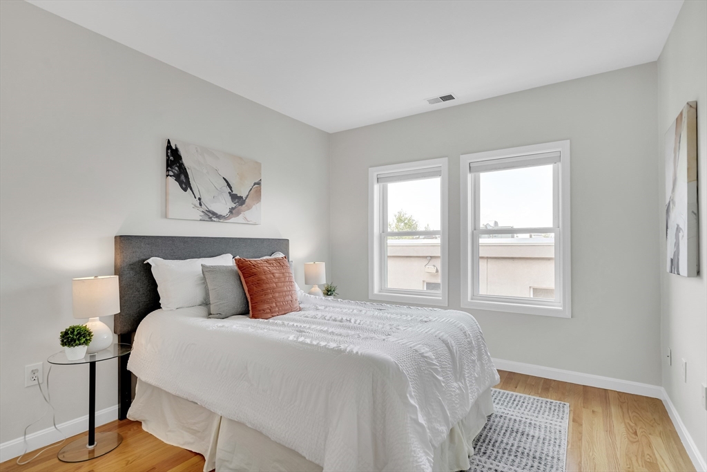Cambridge, Massachusetts, 02140, United States, 2 Bedrooms Bedrooms, ,2 BathroomsBathrooms,Residential,For Sale,1939324