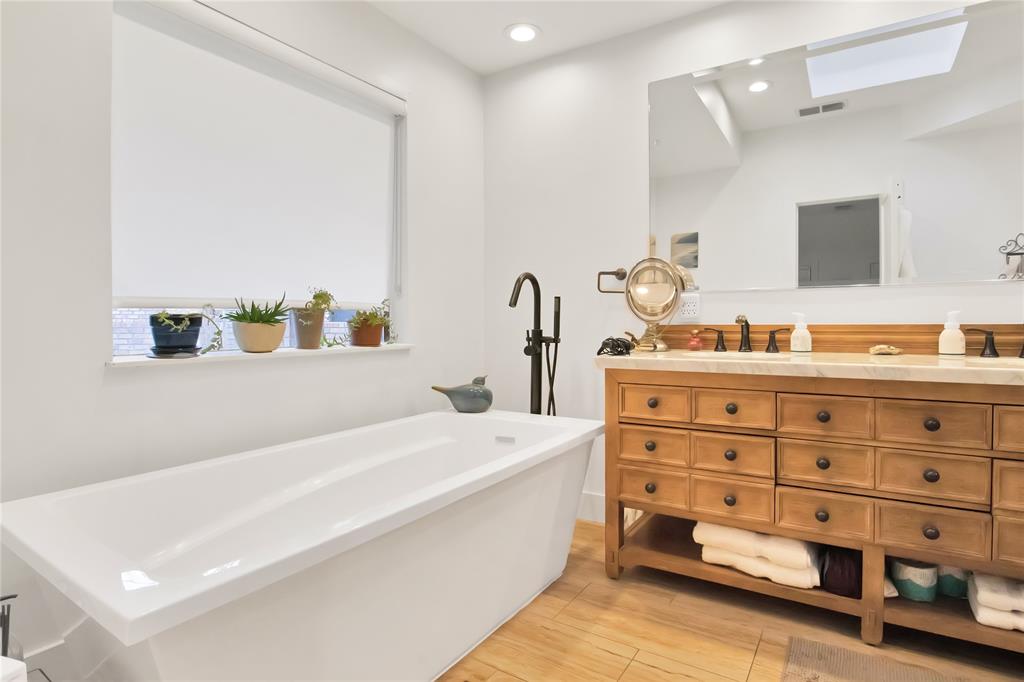 Dallas, Texas, 75228, United States, 4 Bedrooms Bedrooms, ,3 BathroomsBathrooms,Residential,For Sale,1888632