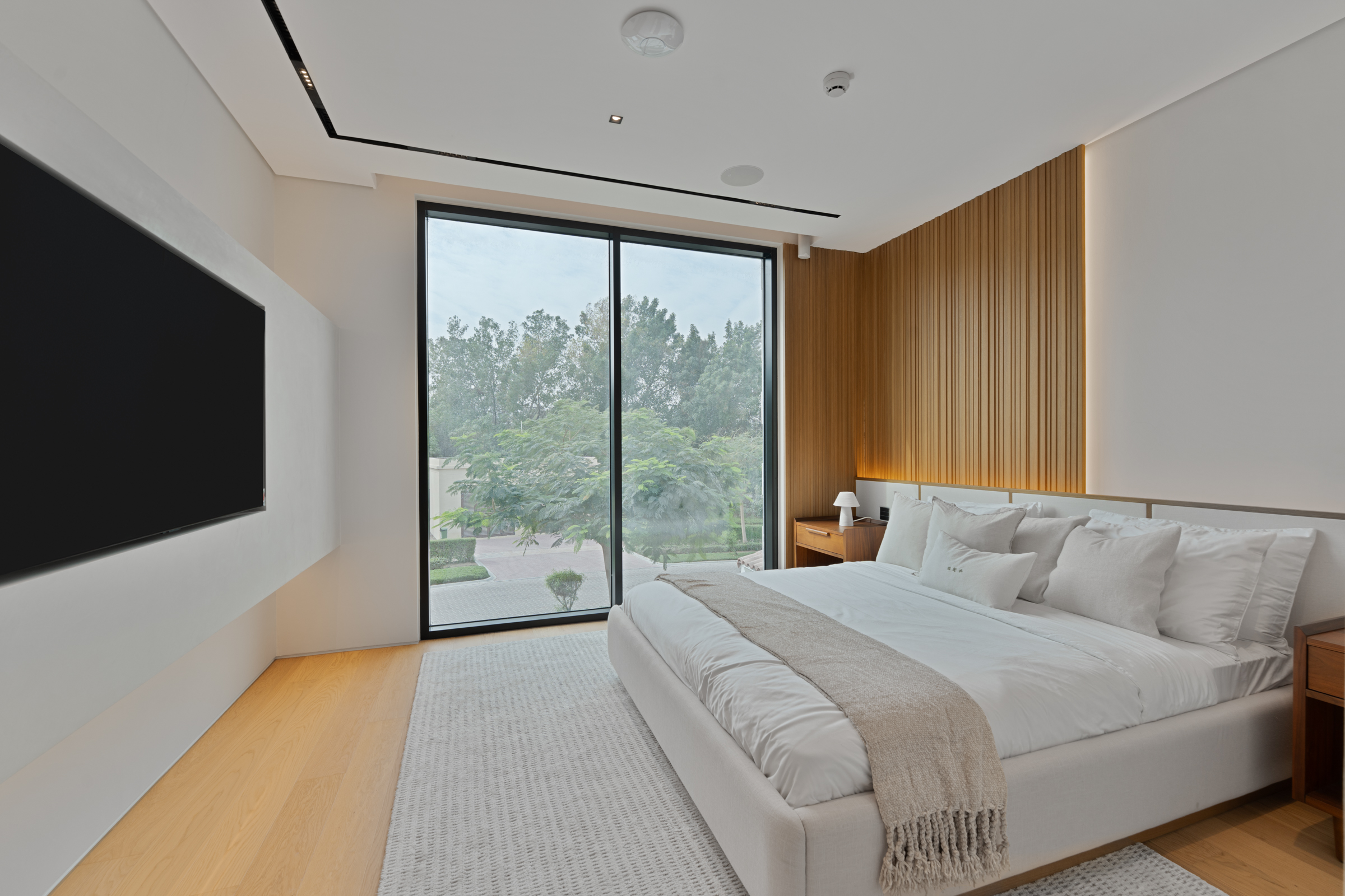  Refined Ready-to-Move Villa With Lake Views in JGE - 物件實景