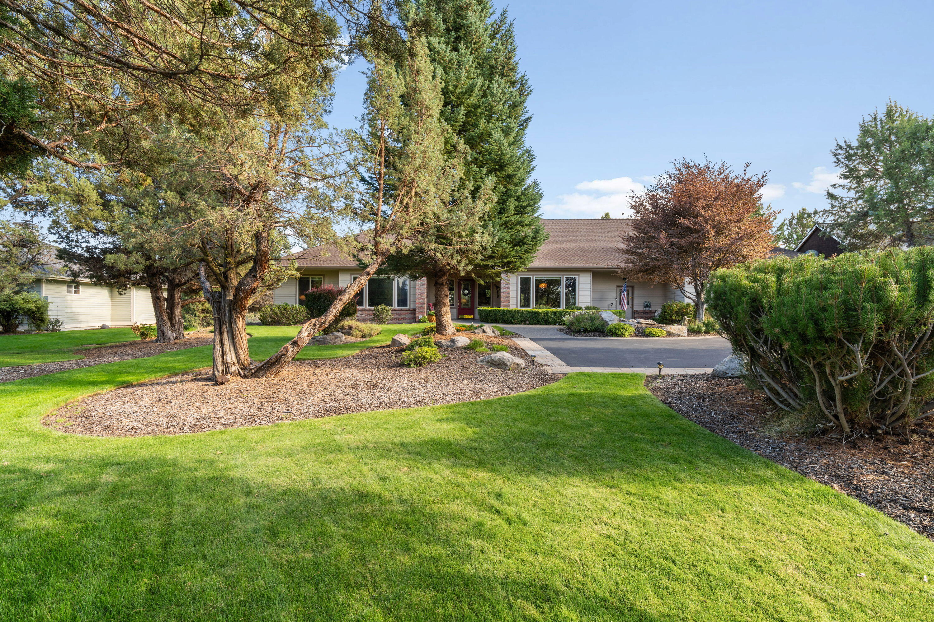 Redmond, Oregon, 97756, United States, 3 Bedrooms Bedrooms, ,3 BathroomsBathrooms,Residential,For Sale,1926997