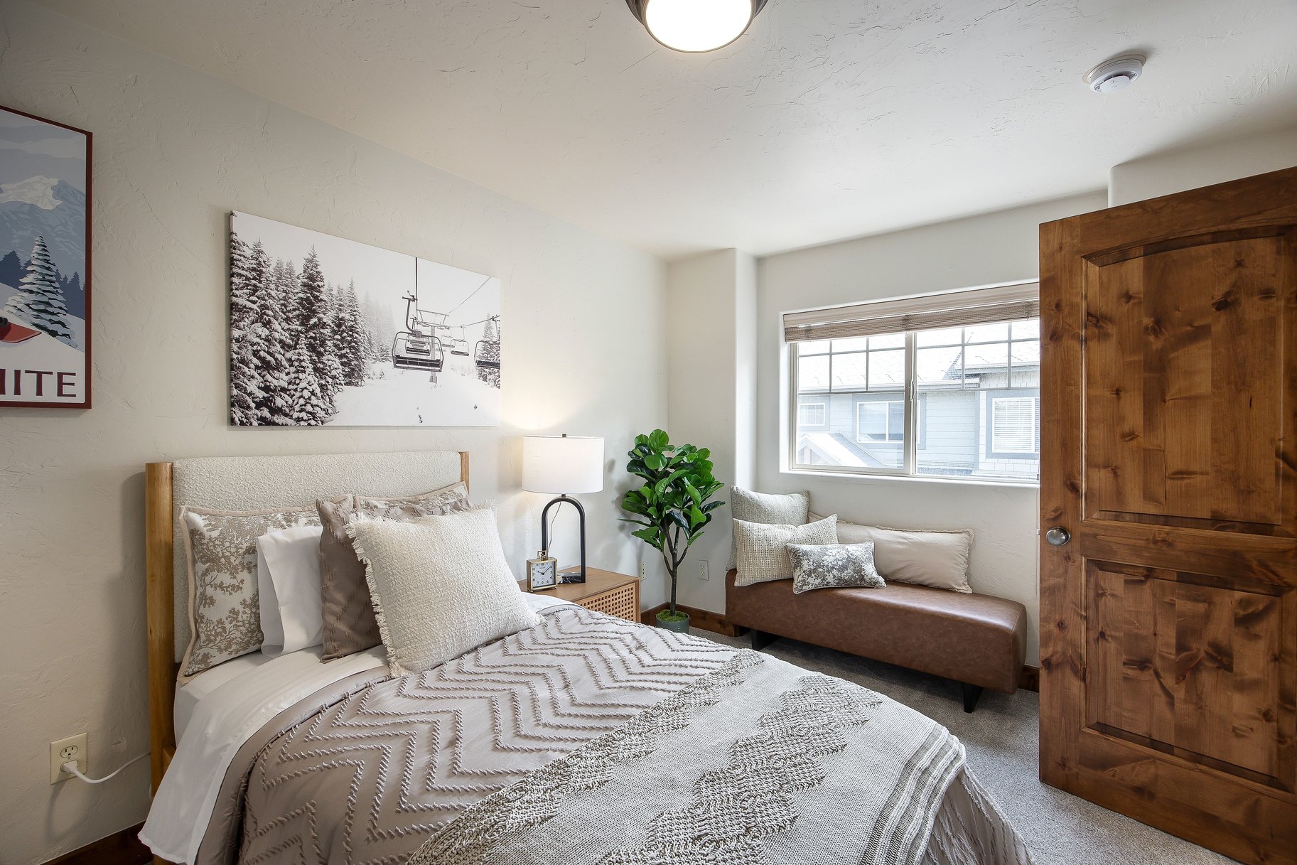  Exceptional Fox Point Townhome with Mountain Views & Prime Location - 物件實景