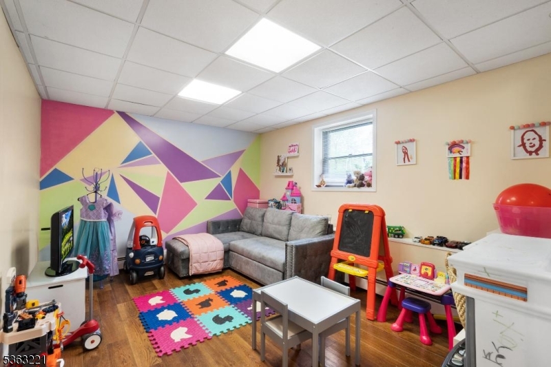 Hampton Twp., New Jersey, 07860, United States, 5 Bedrooms Bedrooms, ,3 BathroomsBathrooms,Residential,For Sale,1847031