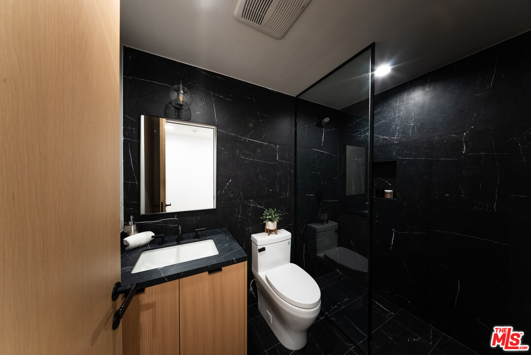 Toluca Lake, California, 91602, United States, 3 Bedrooms Bedrooms, ,3 BathroomsBathrooms,Residential,For Sale,1836680