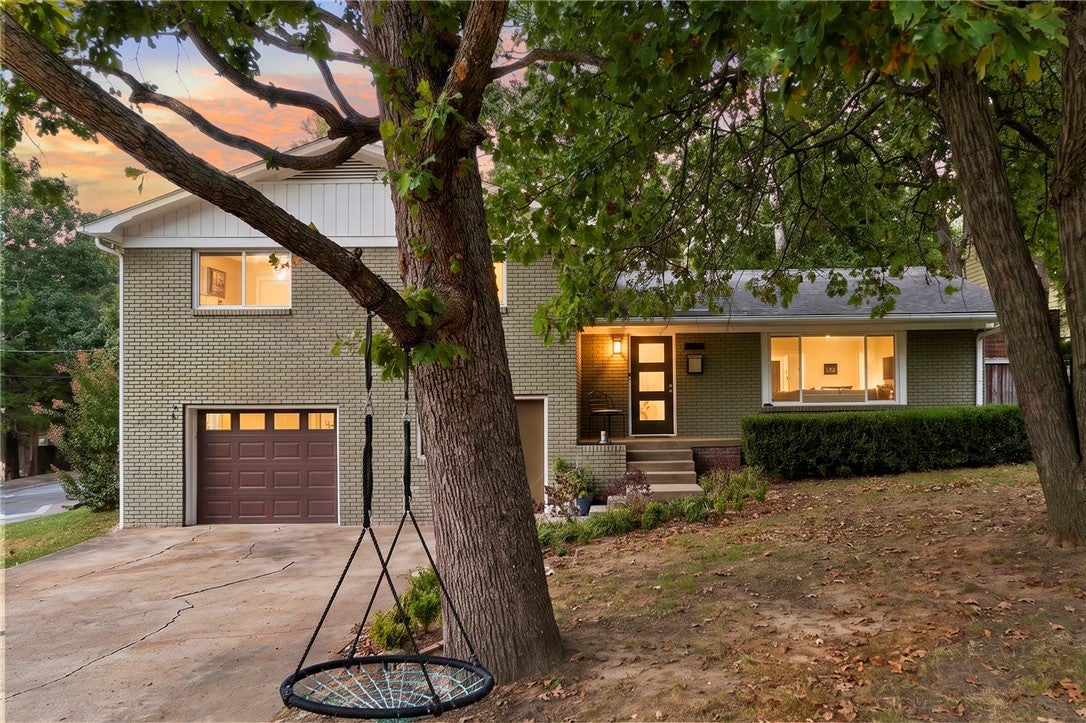 Hawthorn St, Fayetteville, AR 72701