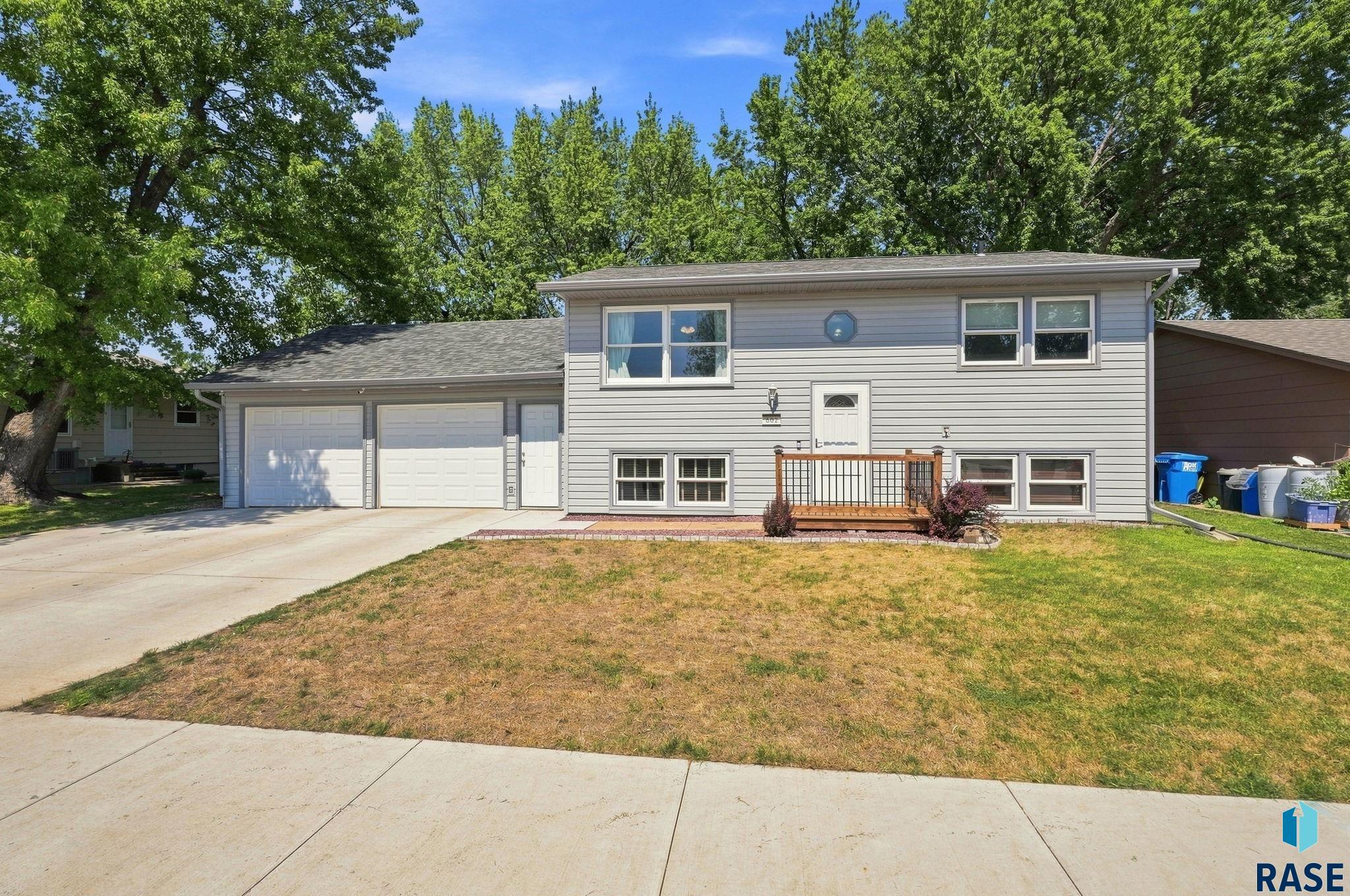 Walnut St, Harrisburg, SD 57032