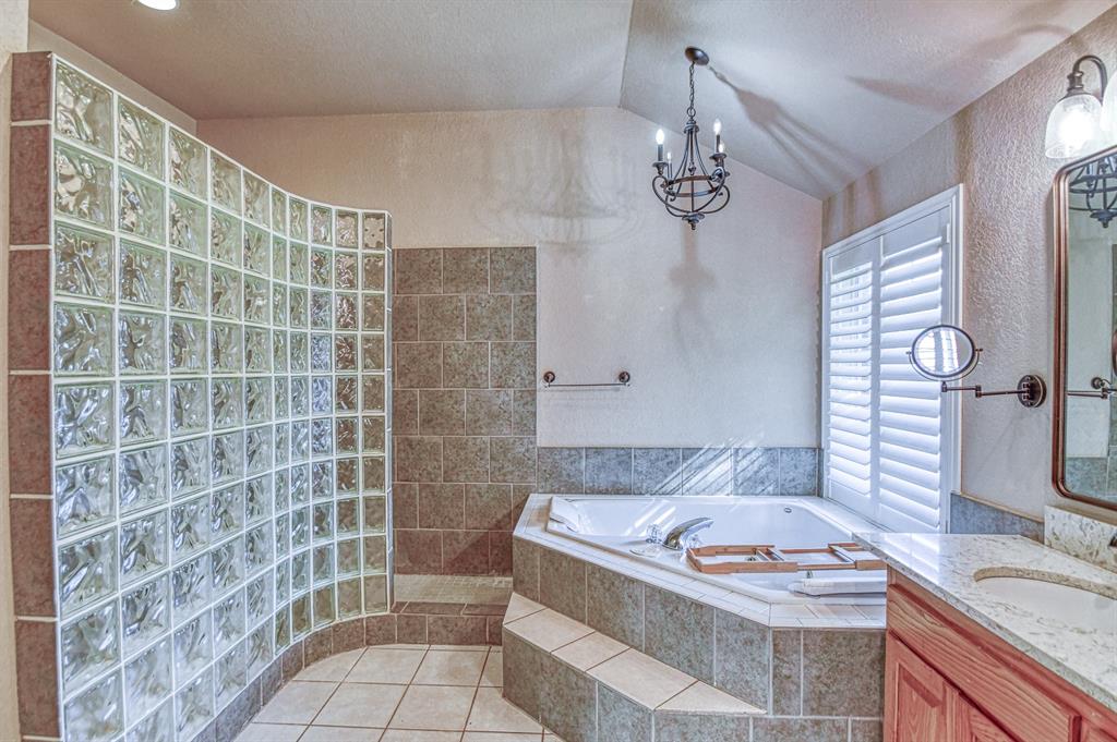 Noble, Oklahoma, 73068, United States, 6 Bedrooms Bedrooms, ,4 BathroomsBathrooms,Residential,For Sale,1978197