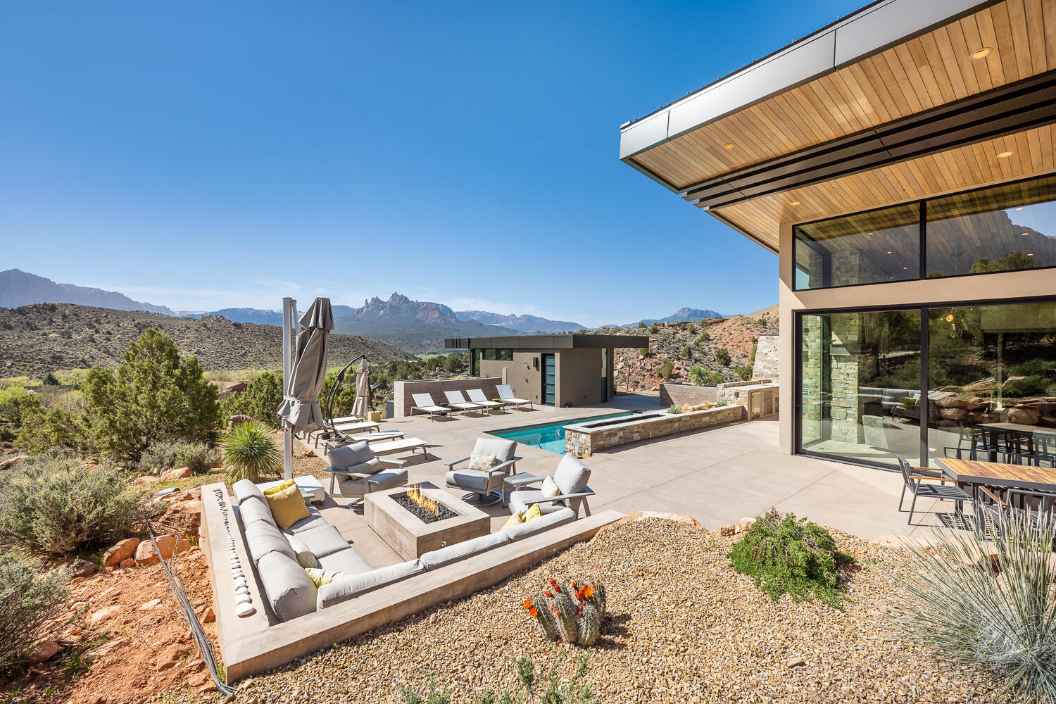 Springdale, Utah, 84767, United States, 4 Bedrooms Bedrooms, ,Residential,For Sale,1991496