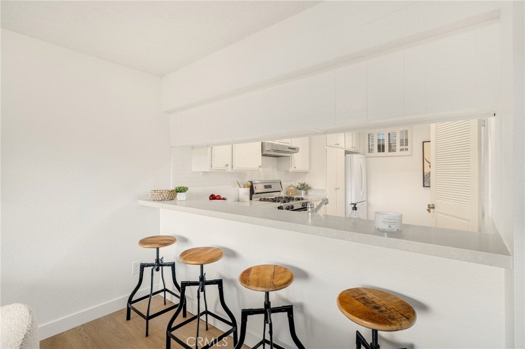 Glendale, California, 91206, United States, 2 Bedrooms Bedrooms, ,3 BathroomsBathrooms,Residential,For Sale,1941682
