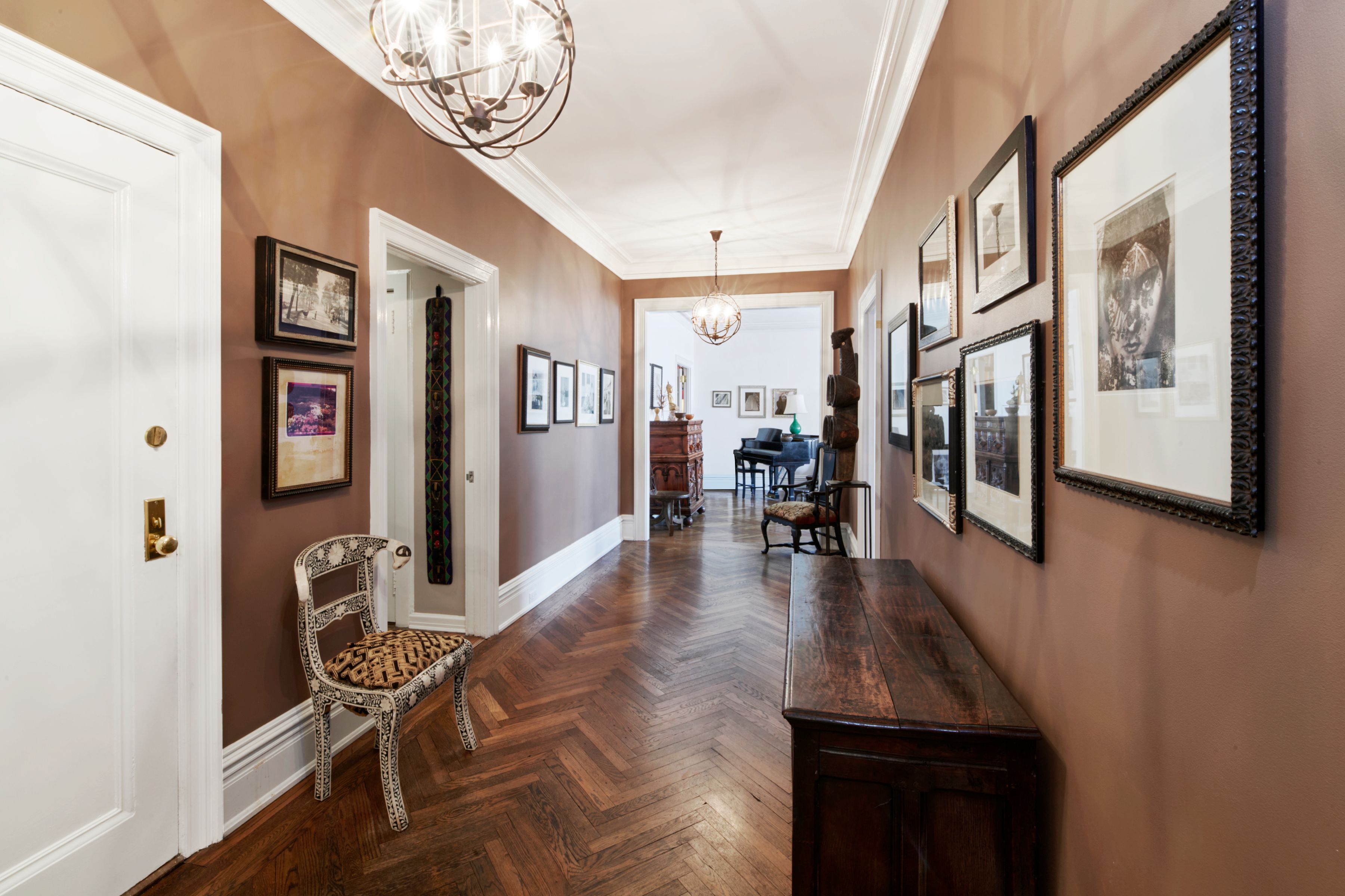  Fabulous Prewar Classic 9-Room Home - 物件實景