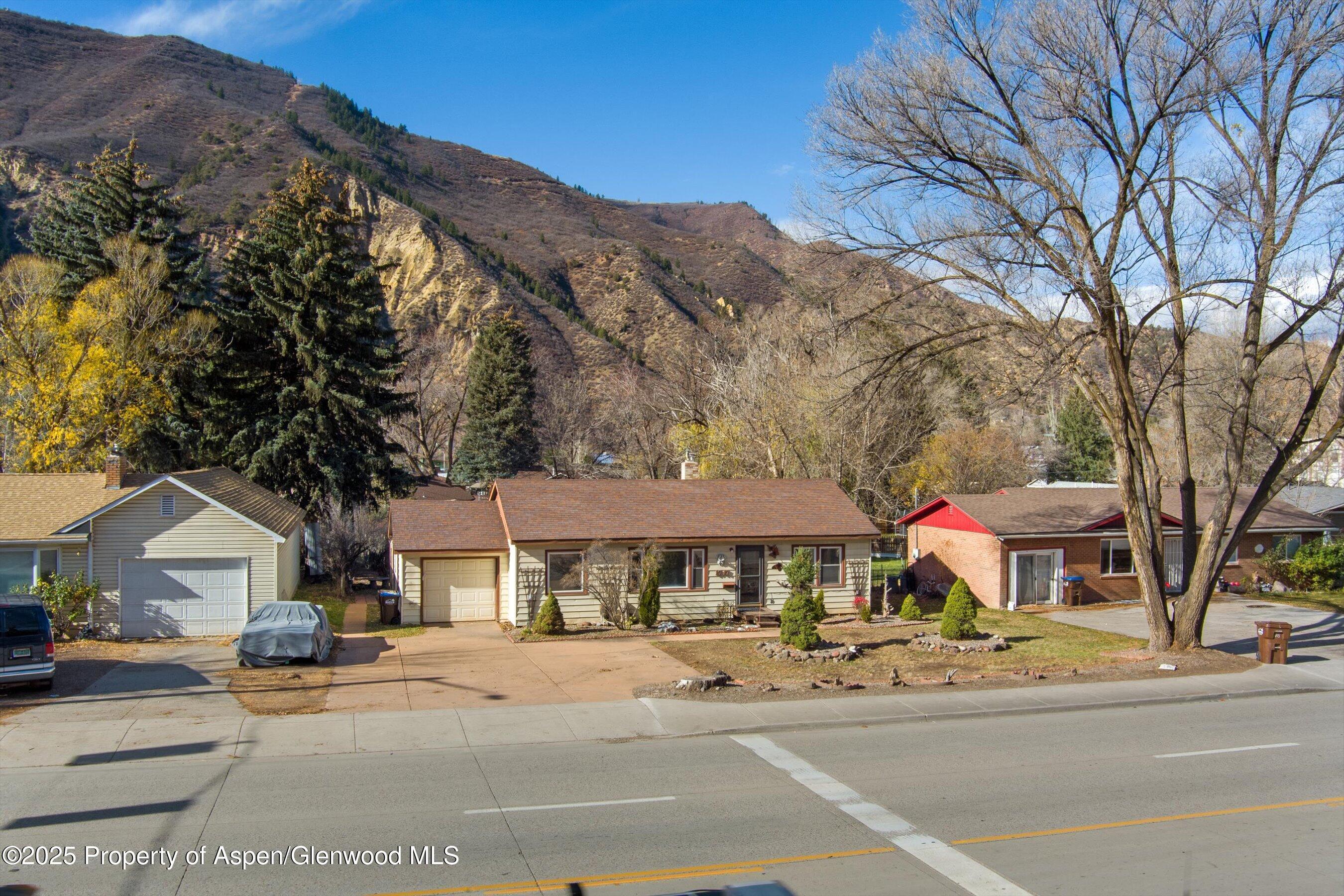 Glenwood Springs, Colorado, 81601, United States, 4 Bedrooms Bedrooms, ,2 BathroomsBathrooms,Residential,For Sale,1997060
