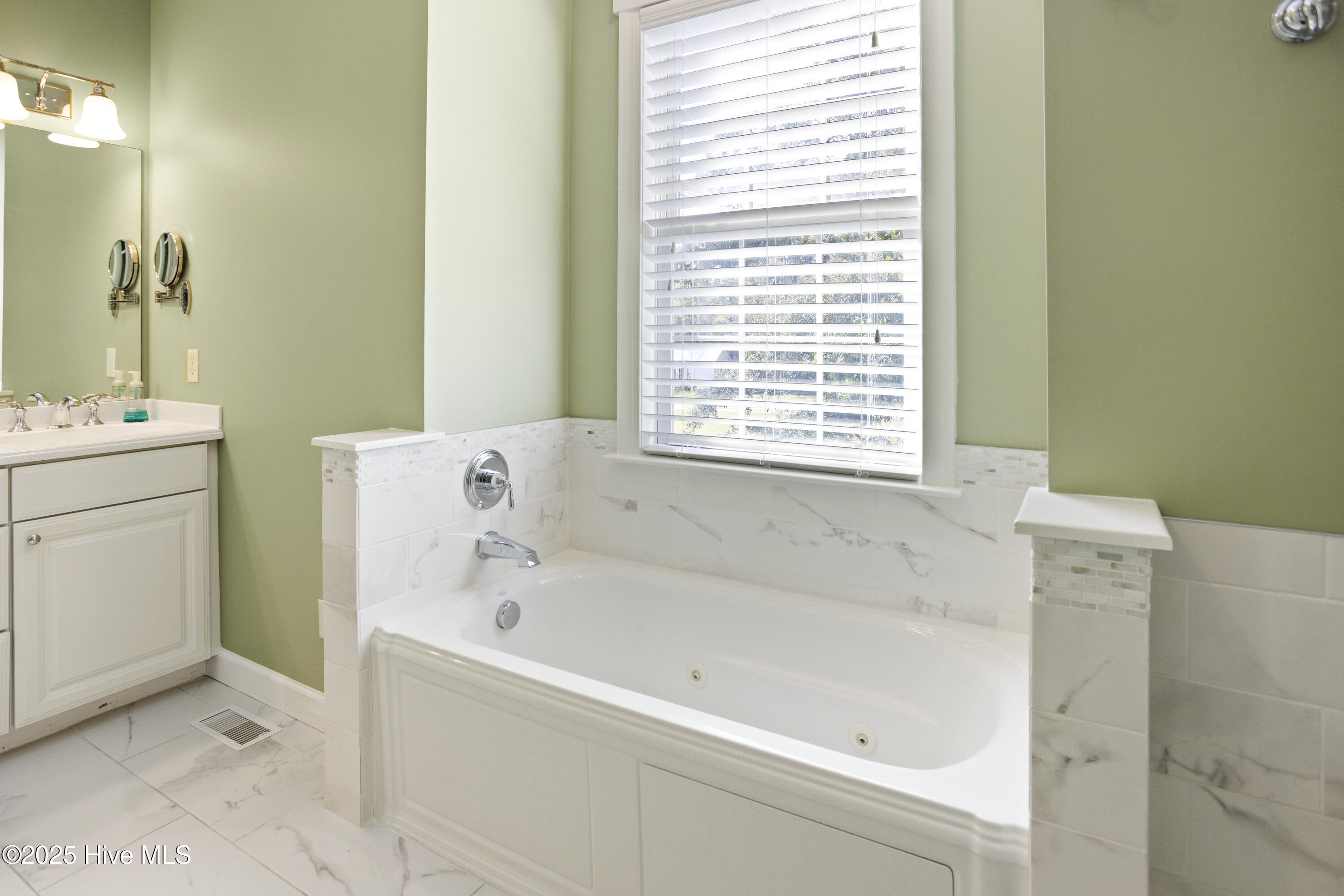 Wilmington, North Carolina, 28409, United States, 5 Bedrooms Bedrooms, ,4 BathroomsBathrooms,Residential,For Sale,1730628