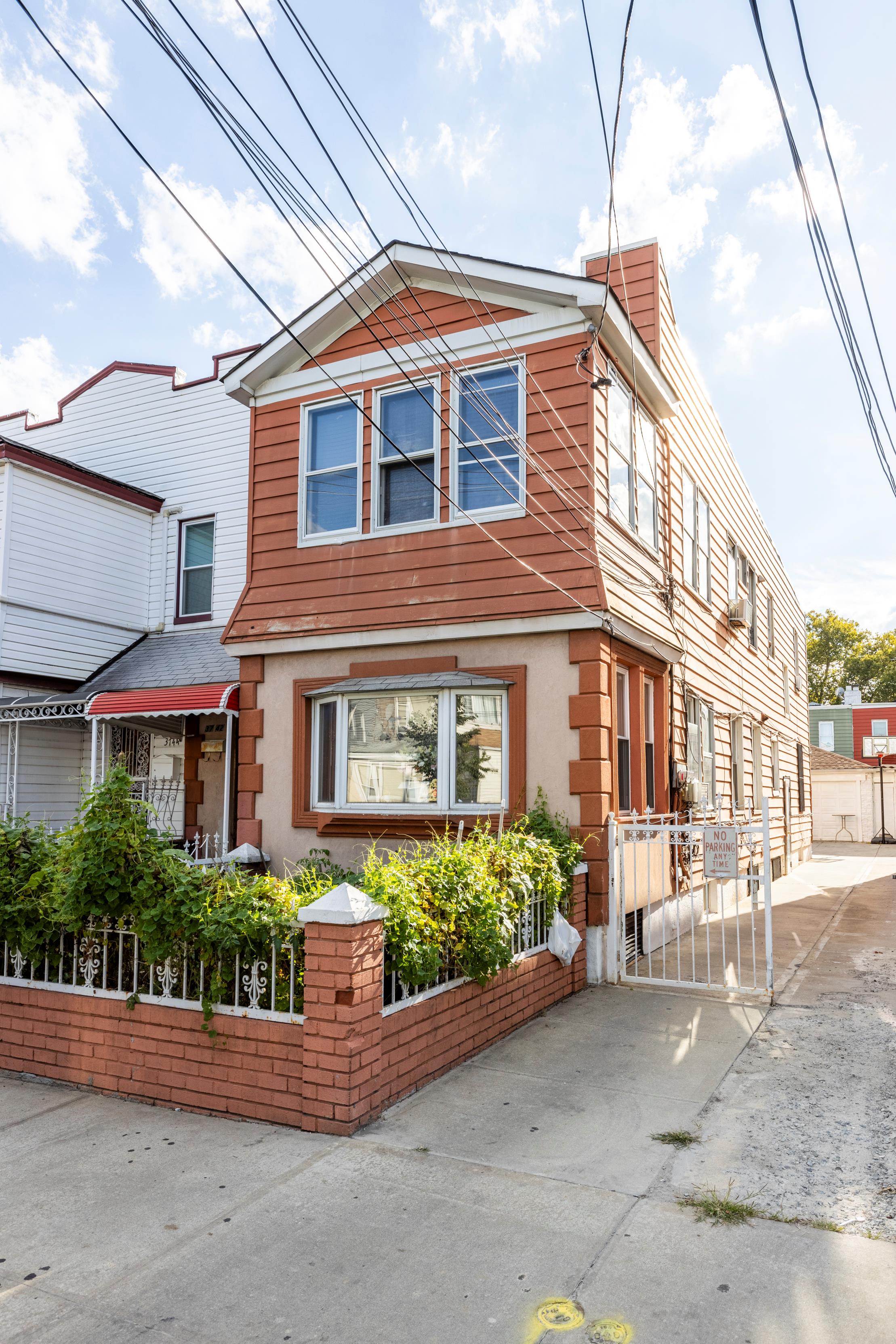 Corona, New York, 11368, United States, 10 Bedrooms Bedrooms, ,3 BathroomsBathrooms,Residential,For Sale,1976119