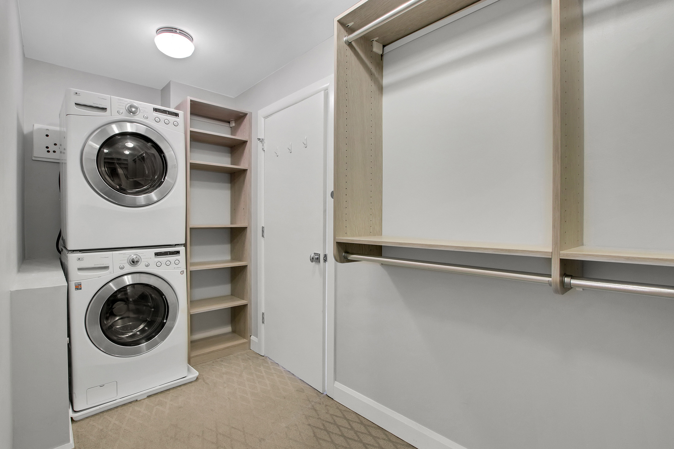  Fully Renovated Two-story Condo in the Iconic Colony House at Colony Square - 物件實景