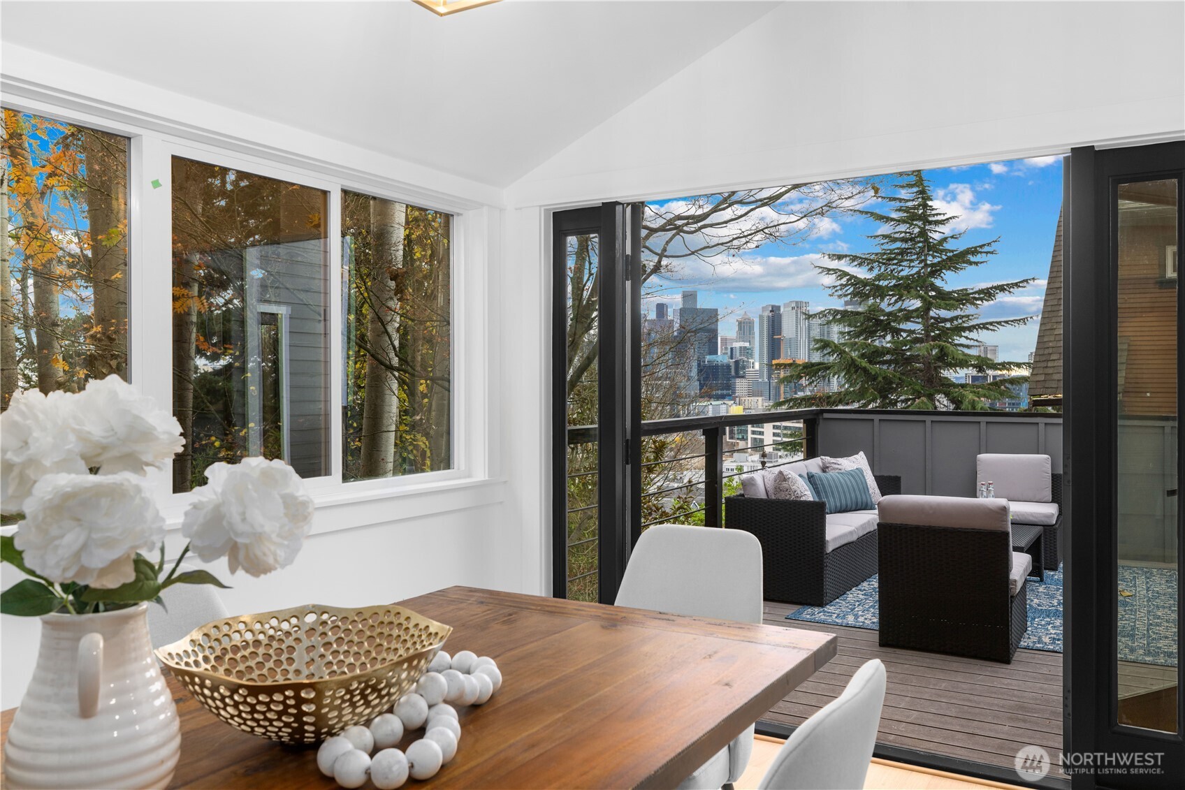 Seattle, Washington, 98109, United States, 3 Bedrooms Bedrooms, ,1 BathroomBathrooms,Residential,For Sale,1999766