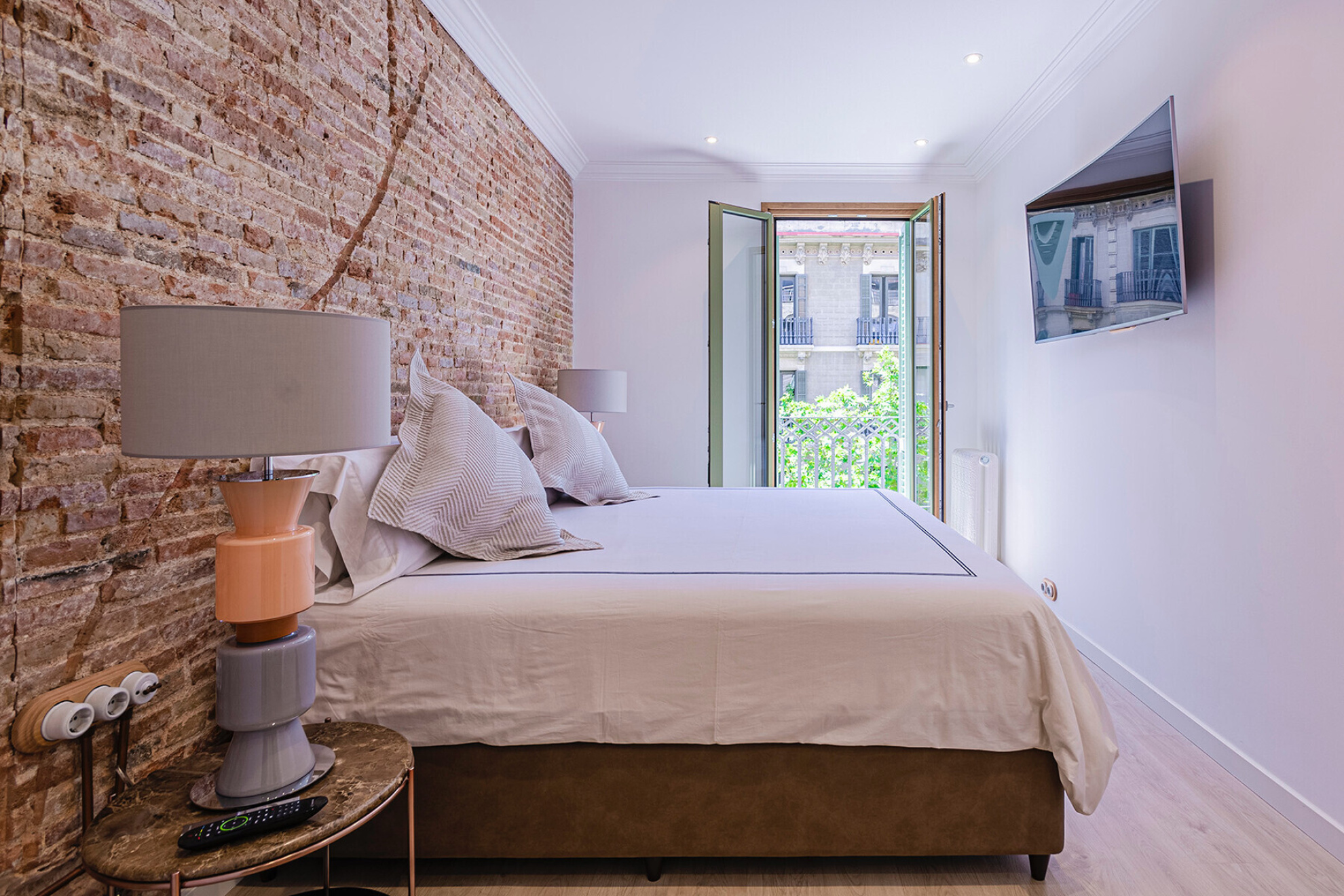  Contemporary elegance with a terrace in the heart of l
