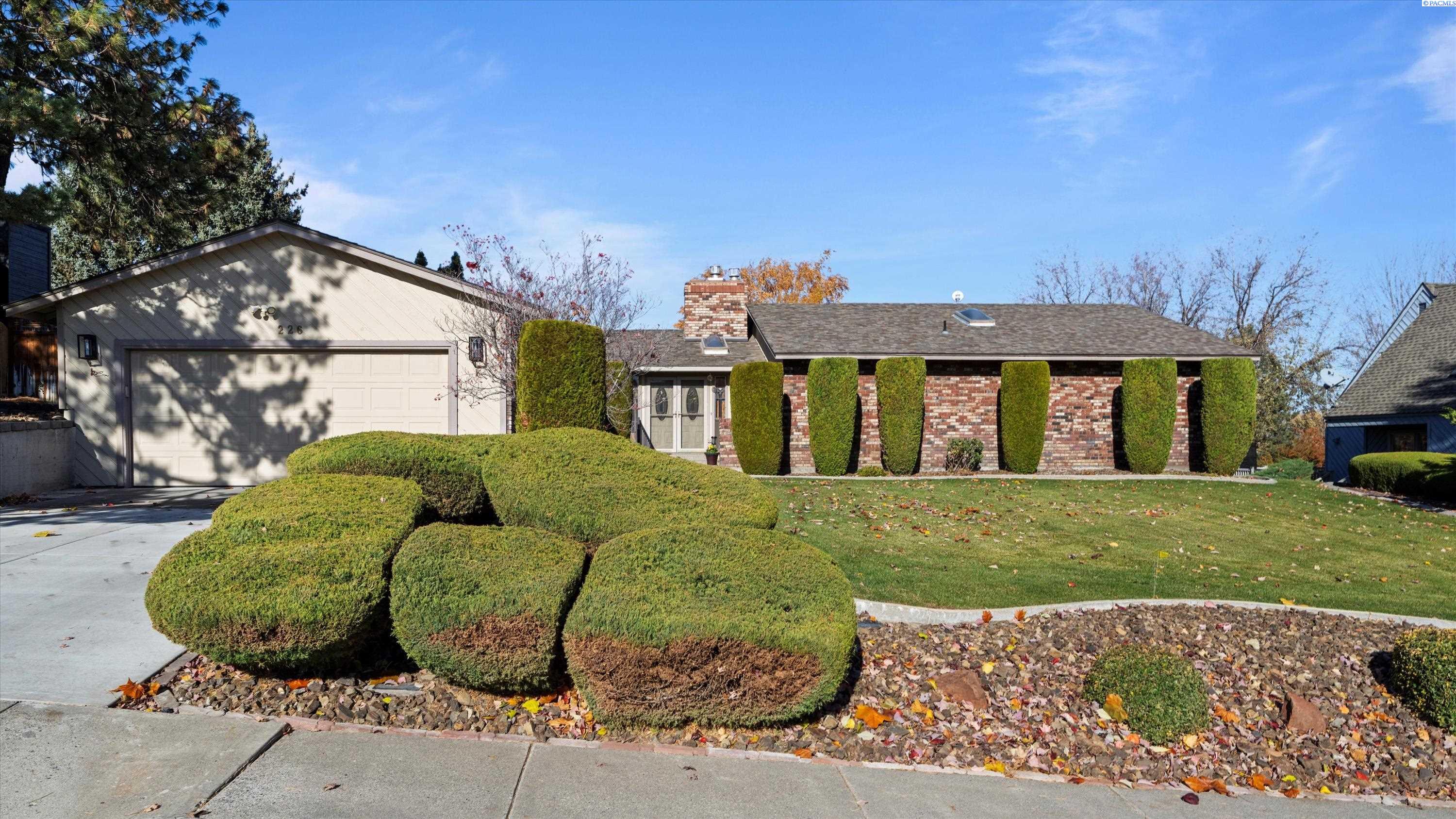 Richland, Washington, 99352, United States, 5 Bedrooms Bedrooms, ,1 BathroomBathrooms,Residential,For Sale,1991452