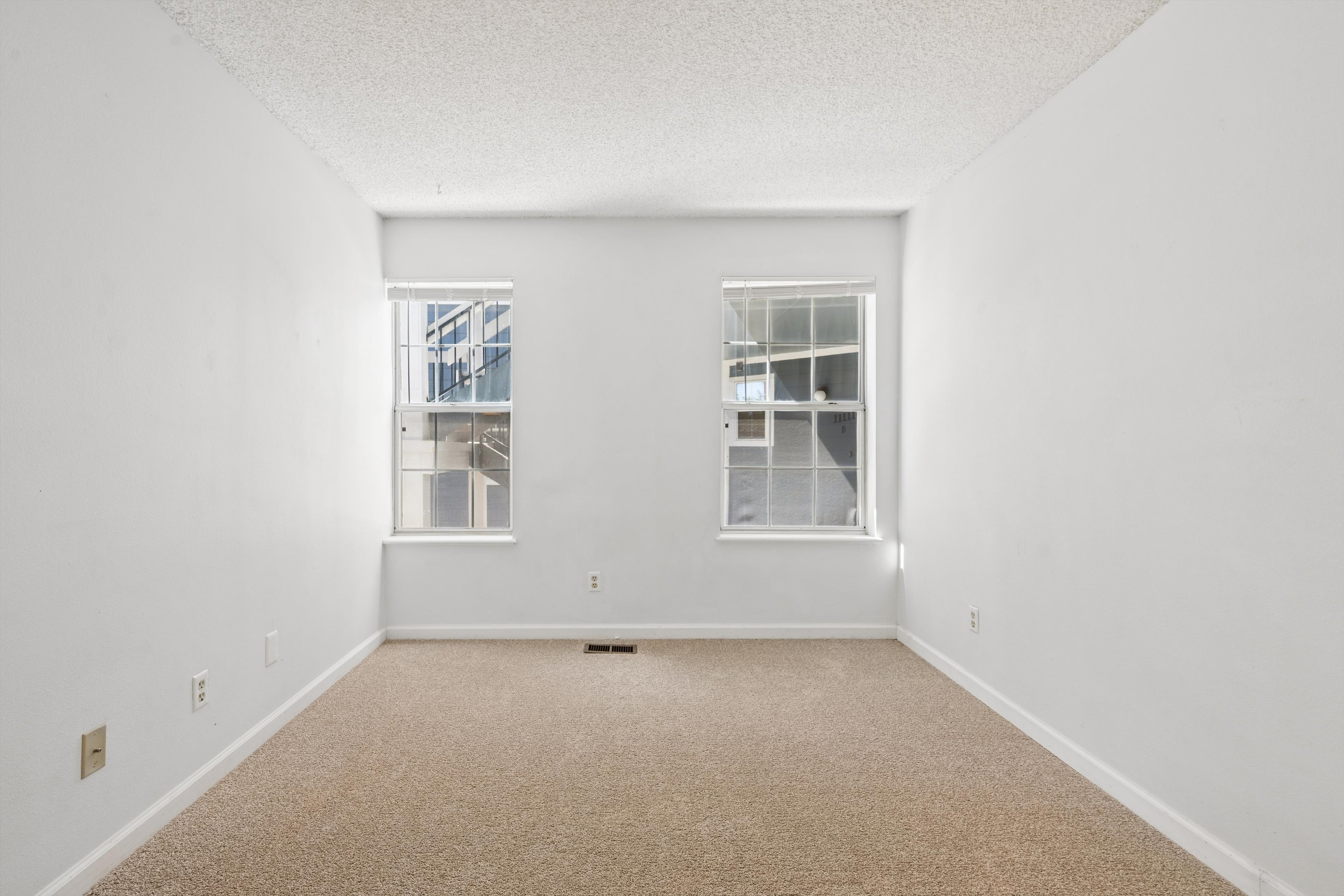  Cedar Bridge Townhome - 物件實景
