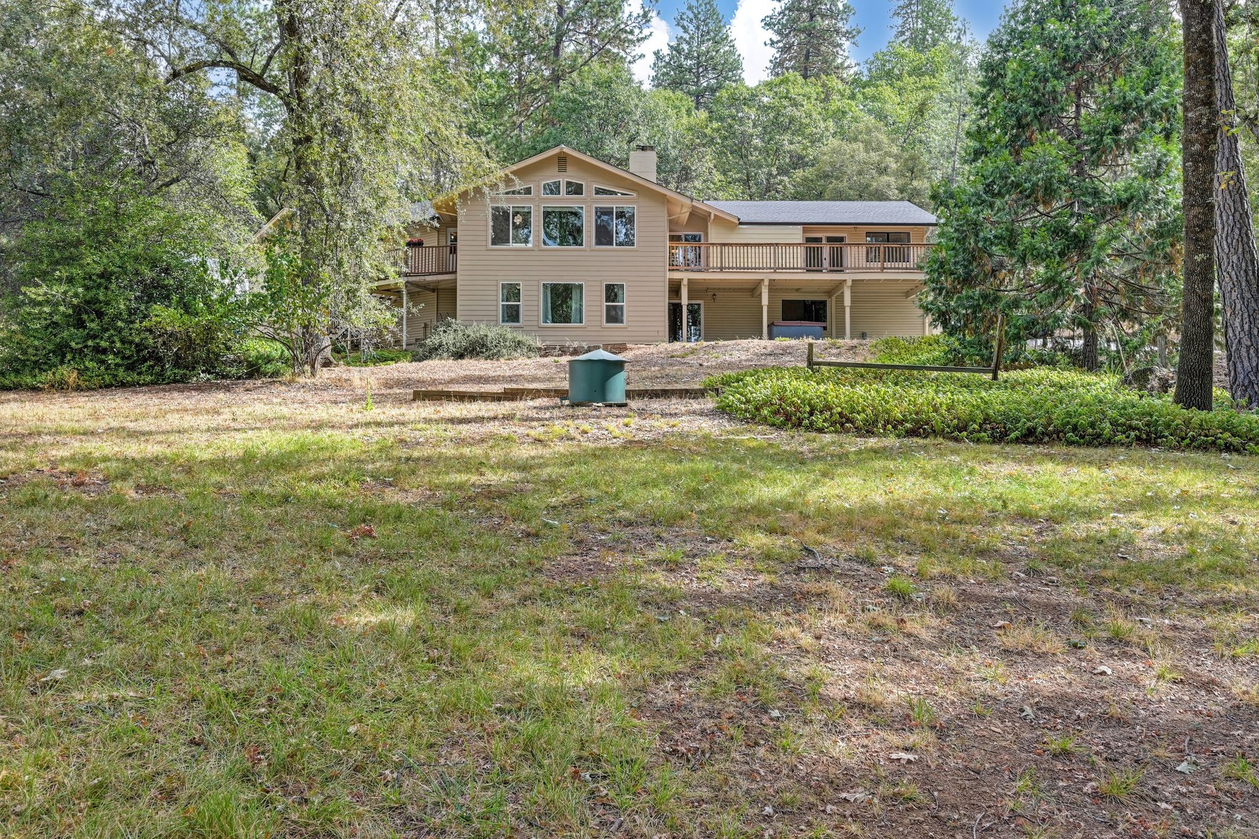  Spacious Grass Valley Country Property, 5 acres, shop and pond - 物件實景