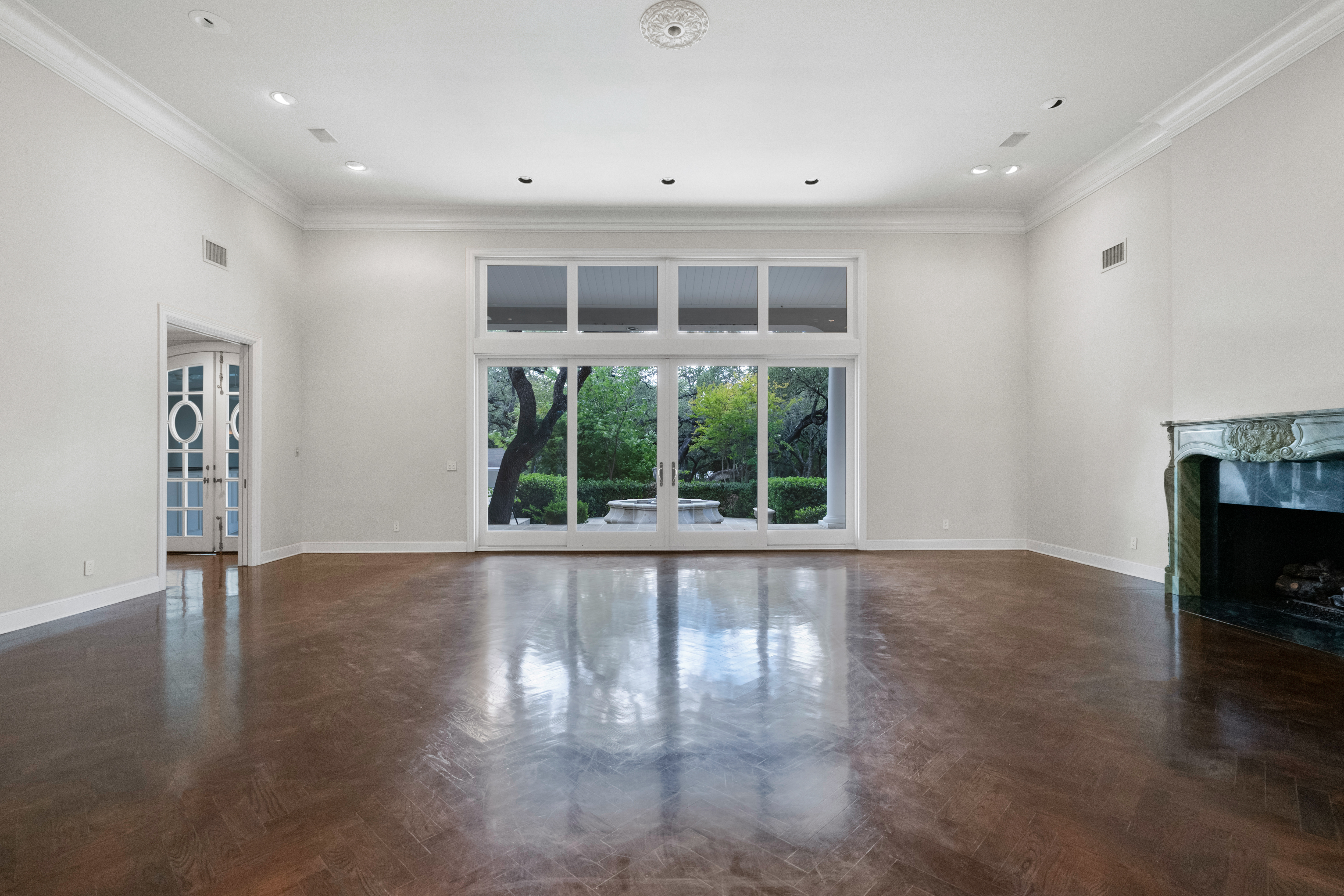  Timeless Estate in the Heart of Hill Country Village - 物件實景