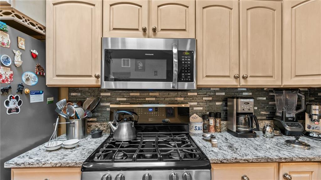 Barrington, Rhode Island, 02806, United States, 3 Bedrooms Bedrooms, ,3 BathroomsBathrooms,Residential,For Sale,2012853