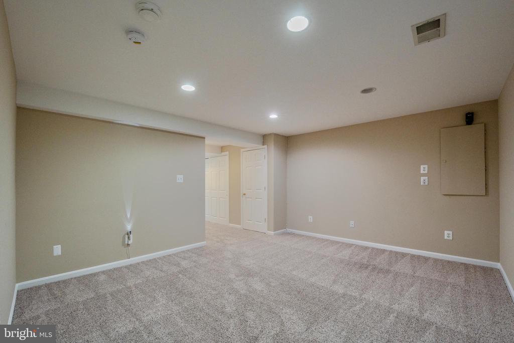 Reston, Virginia, 20194, United States, 4 Bedrooms Bedrooms, ,4 BathroomsBathrooms,Residential,For Sale,2047998
