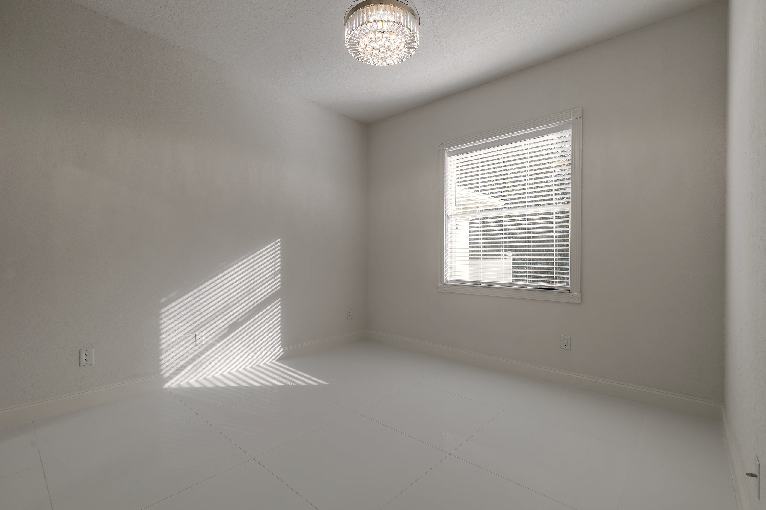 Daytona Beach, Florida, 32124, United States, 5 Bedrooms Bedrooms, ,4 BathroomsBathrooms,Residential,For Sale,2006264