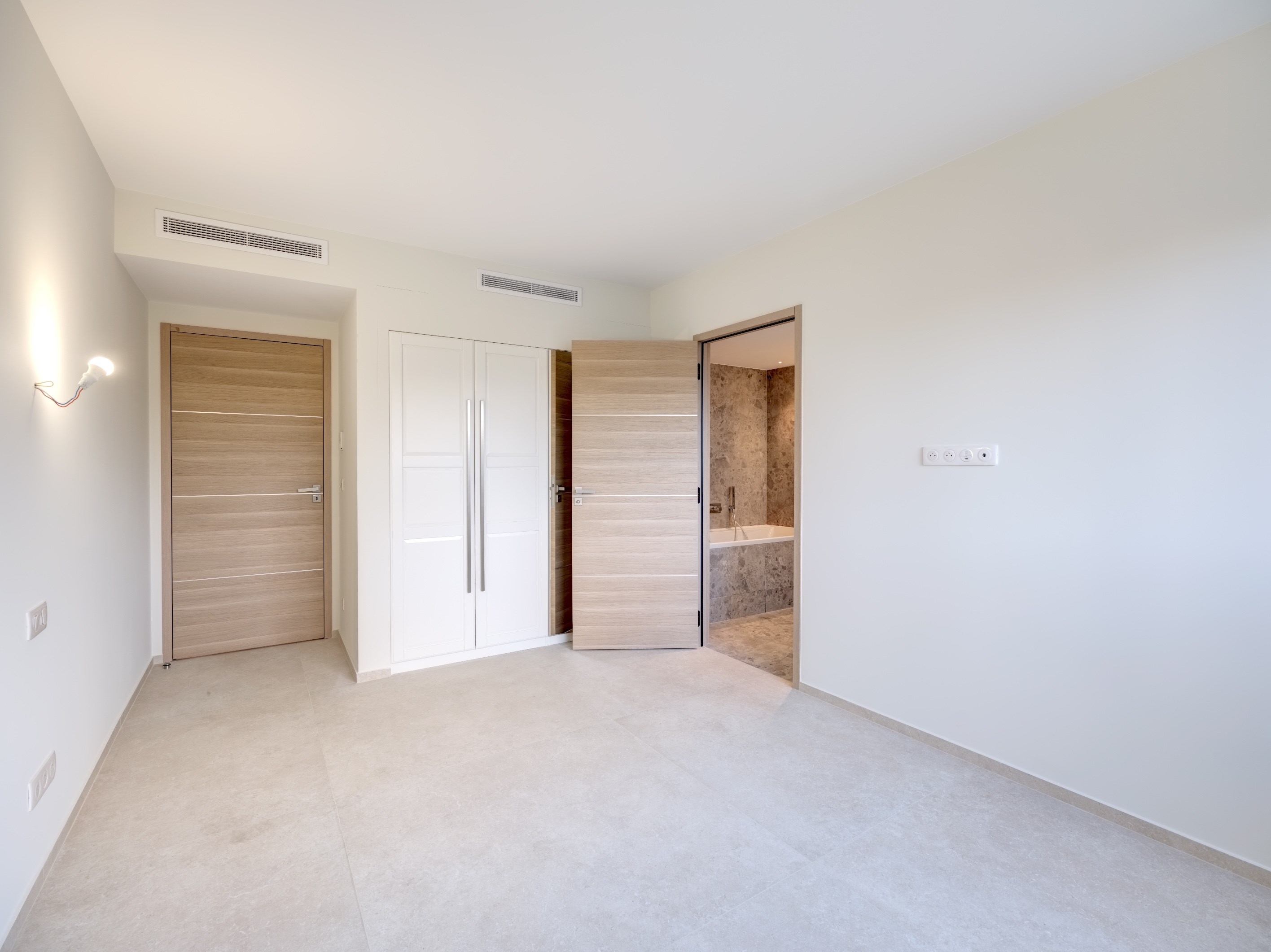  Luxury 92 m² apartment for sale, Croisette Cannes, Port Canto view - 物件實景
