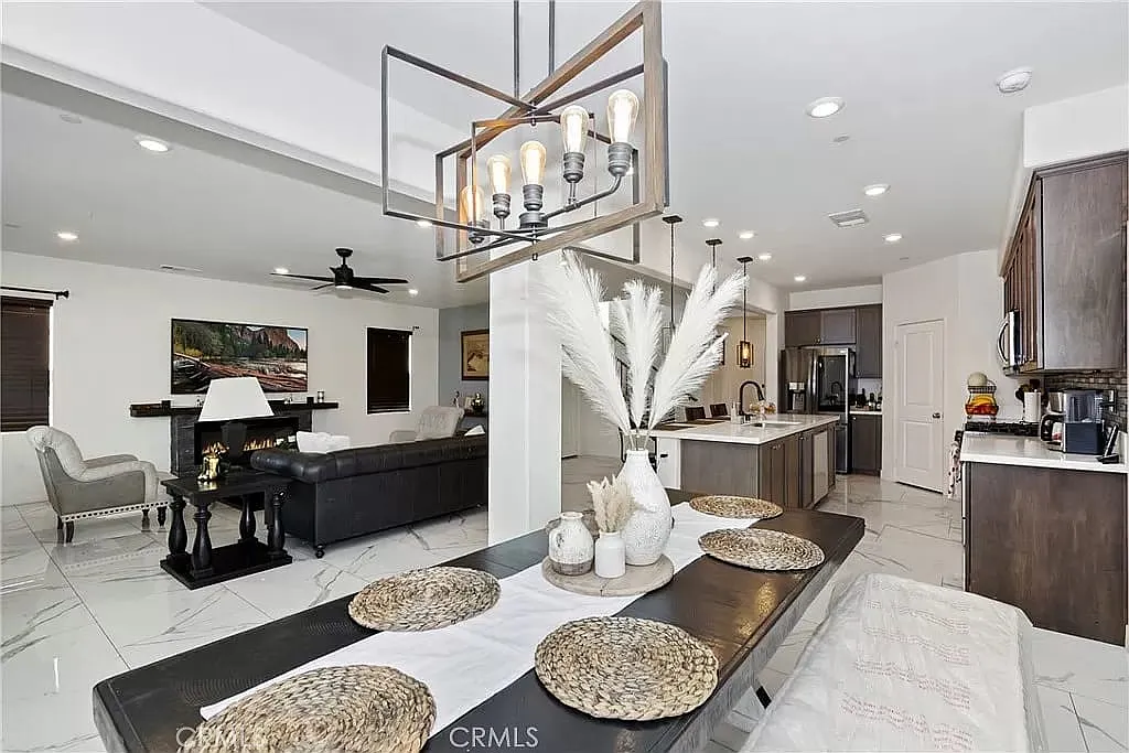 Victorville, California, 92392, United States, 5 Bedrooms Bedrooms, ,4 BathroomsBathrooms,Residential,For Sale,1984455