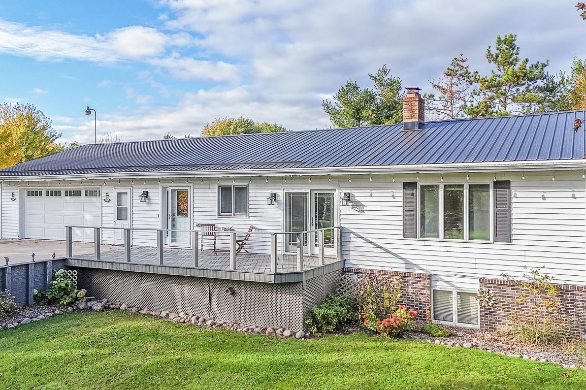 New London, Wisconsin, 54961-8021, United States, 4 Bedrooms Bedrooms, ,2 BathroomsBathrooms,Residential,For Sale,1984435