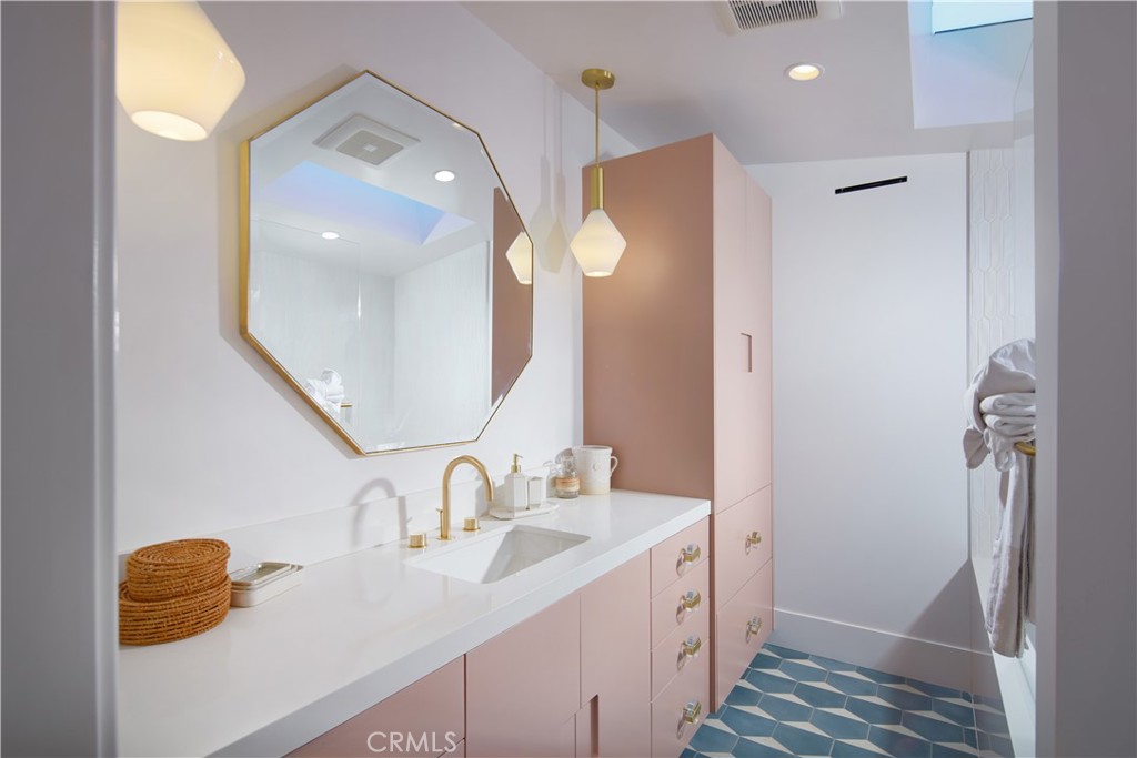 Corona del Mar, California, 92625, United States, 4 Bedrooms Bedrooms, ,5 BathroomsBathrooms,Residential,For Sale,1819361