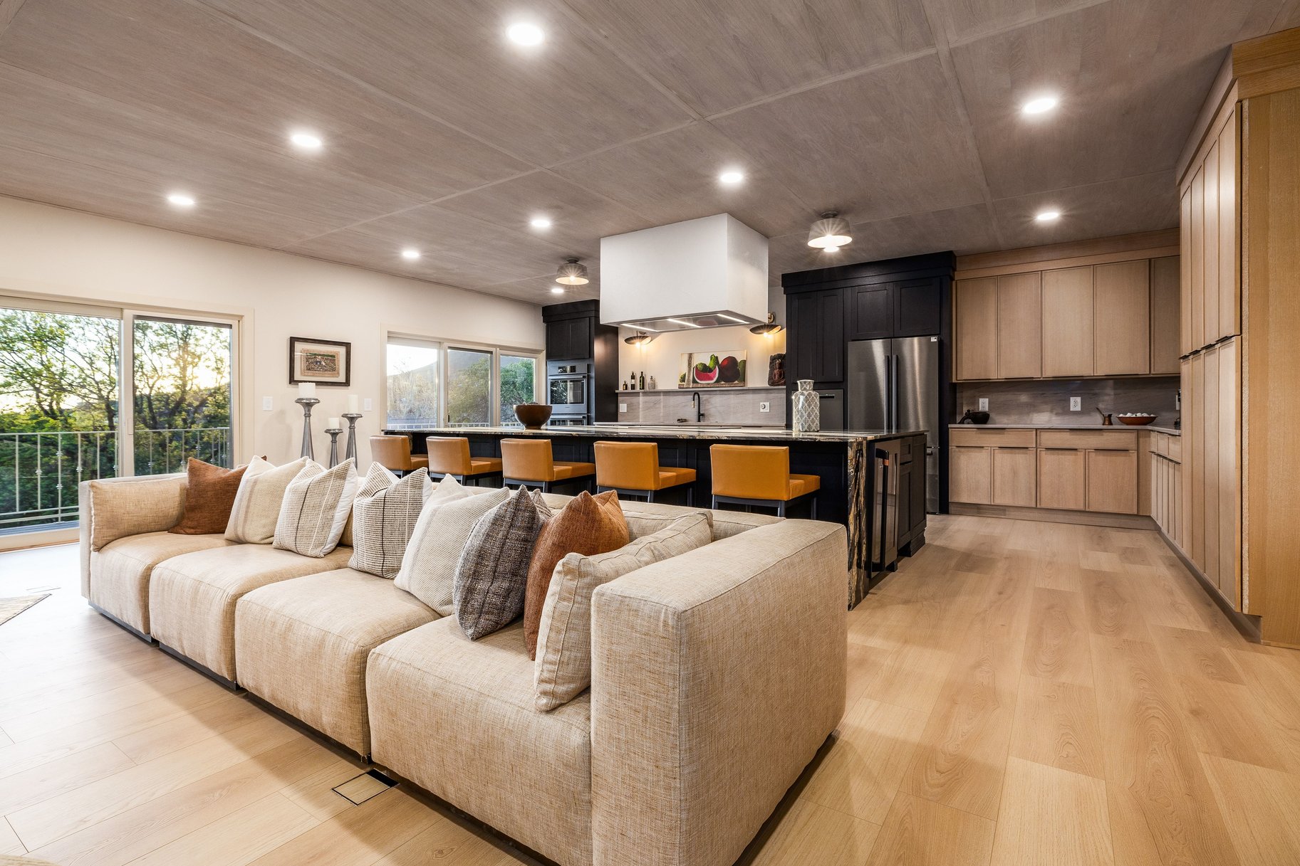  Fully Remodeled Entertainer