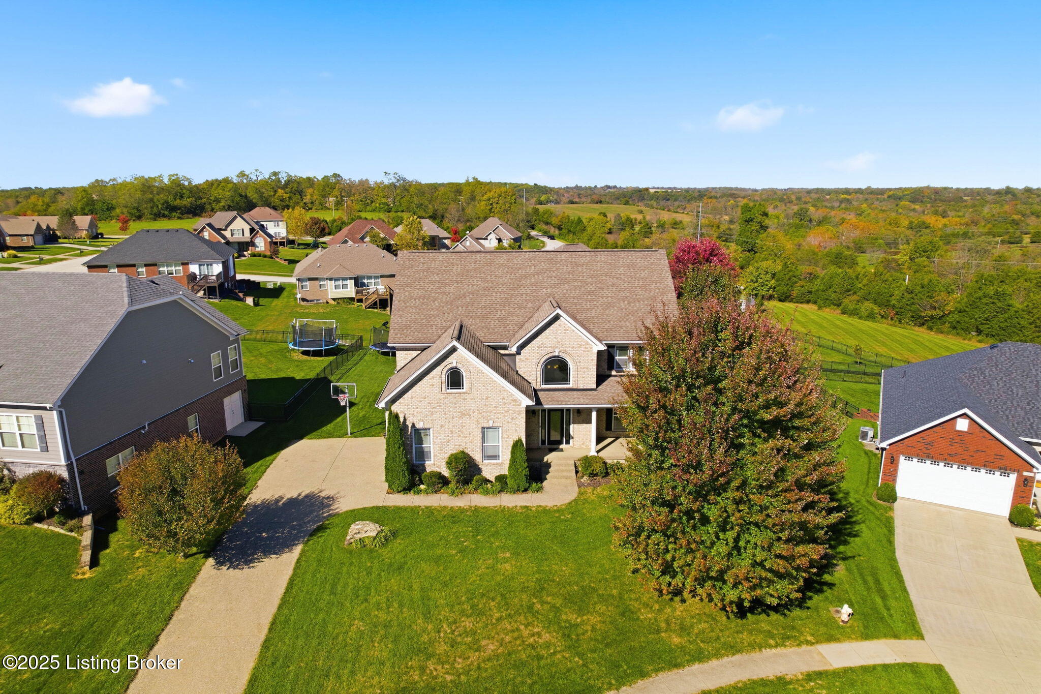 La Grange, Kentucky, 40031, United States, 5 Bedrooms Bedrooms, ,4 BathroomsBathrooms,Residential,For Sale,1971685