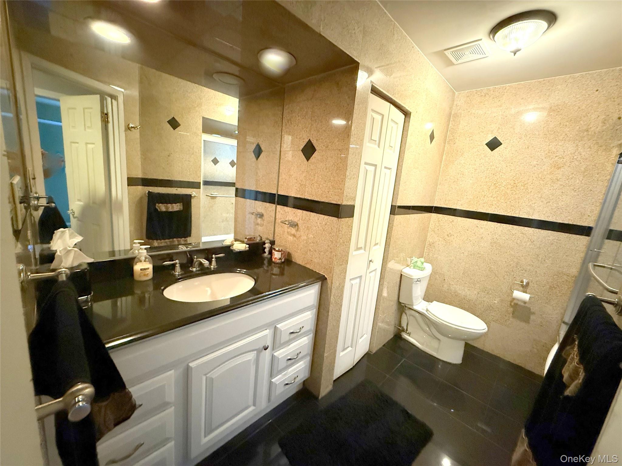 New City, New York, 10956, United States, 4 Bedrooms Bedrooms, ,3 BathroomsBathrooms,Residential,For Sale,1896333