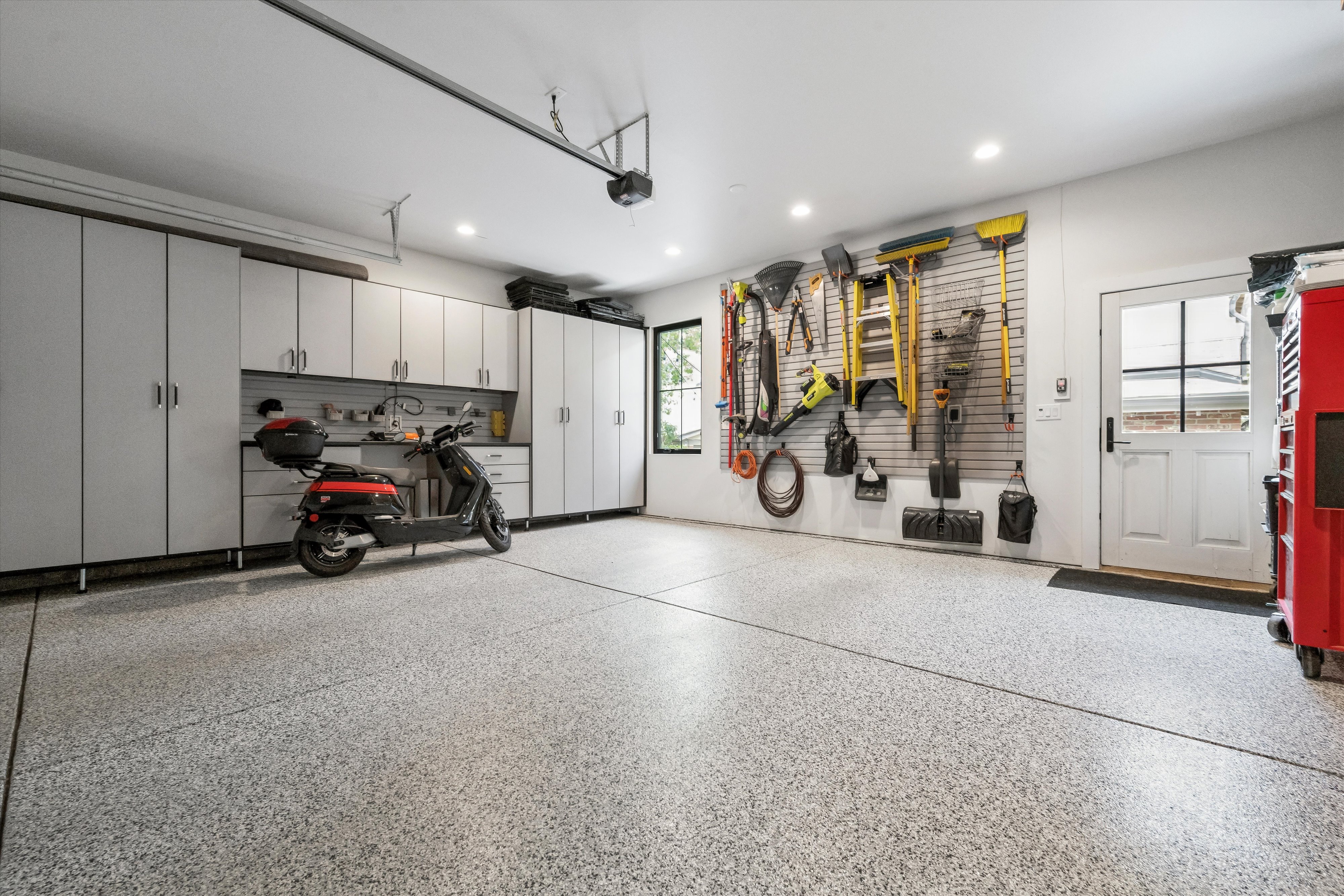  Newer-built residence offers an exceptional opportunity - 物件實景
