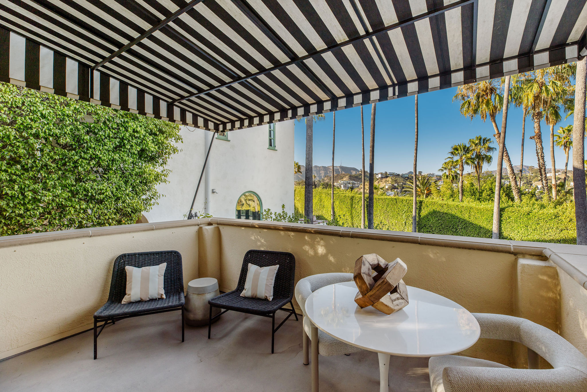 Romantic Spanish Retreat in Whitley Heights - 物件實景