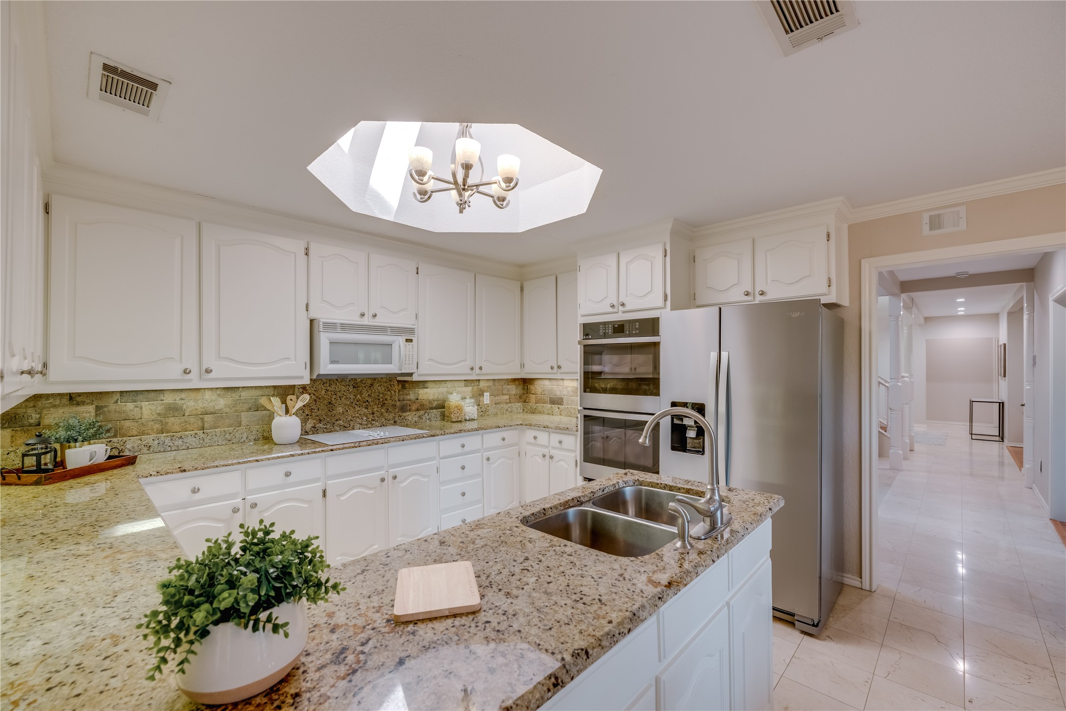 Fort Worth, Texas, 76116, United States, 4 Bedrooms Bedrooms, ,4 BathroomsBathrooms,Residential,For Sale,1926062