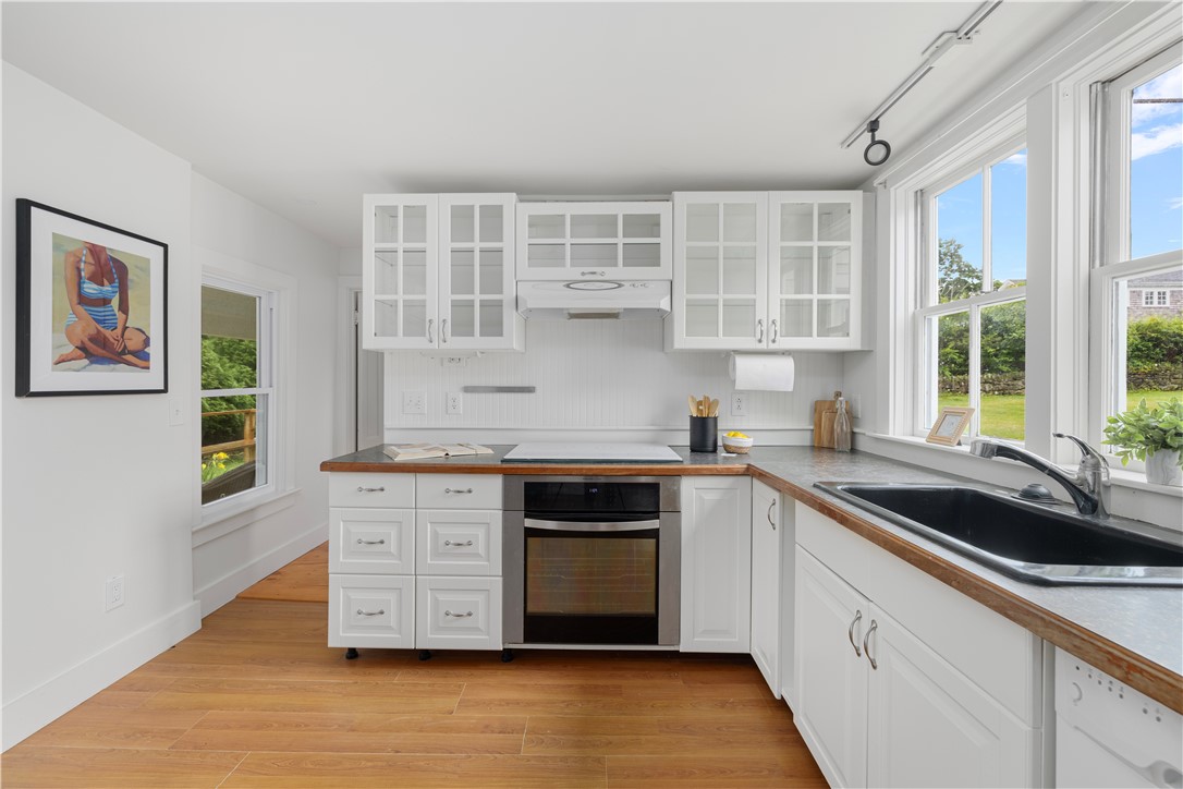 North Kingstown, Rhode Island, 02874, United States, 3 Bedrooms Bedrooms, ,2 BathroomsBathrooms,Residential,For Sale,1895355