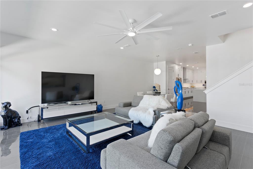 Tampa, Florida, 33606, United States, 4 Bedrooms Bedrooms, ,3 BathroomsBathrooms,Residential,For Sale,1998120