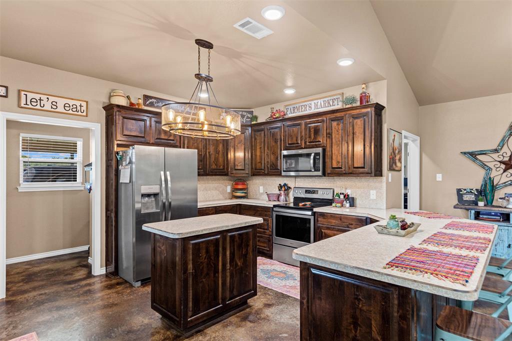 Covington, Texas, 76636, United States, 4 Bedrooms Bedrooms, ,2 BathroomsBathrooms,Residential,For Sale,1847211