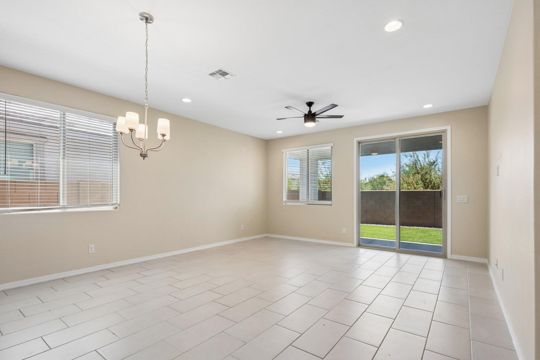  25572 N 142nd Lane  Surprise, AZ - 物件實景