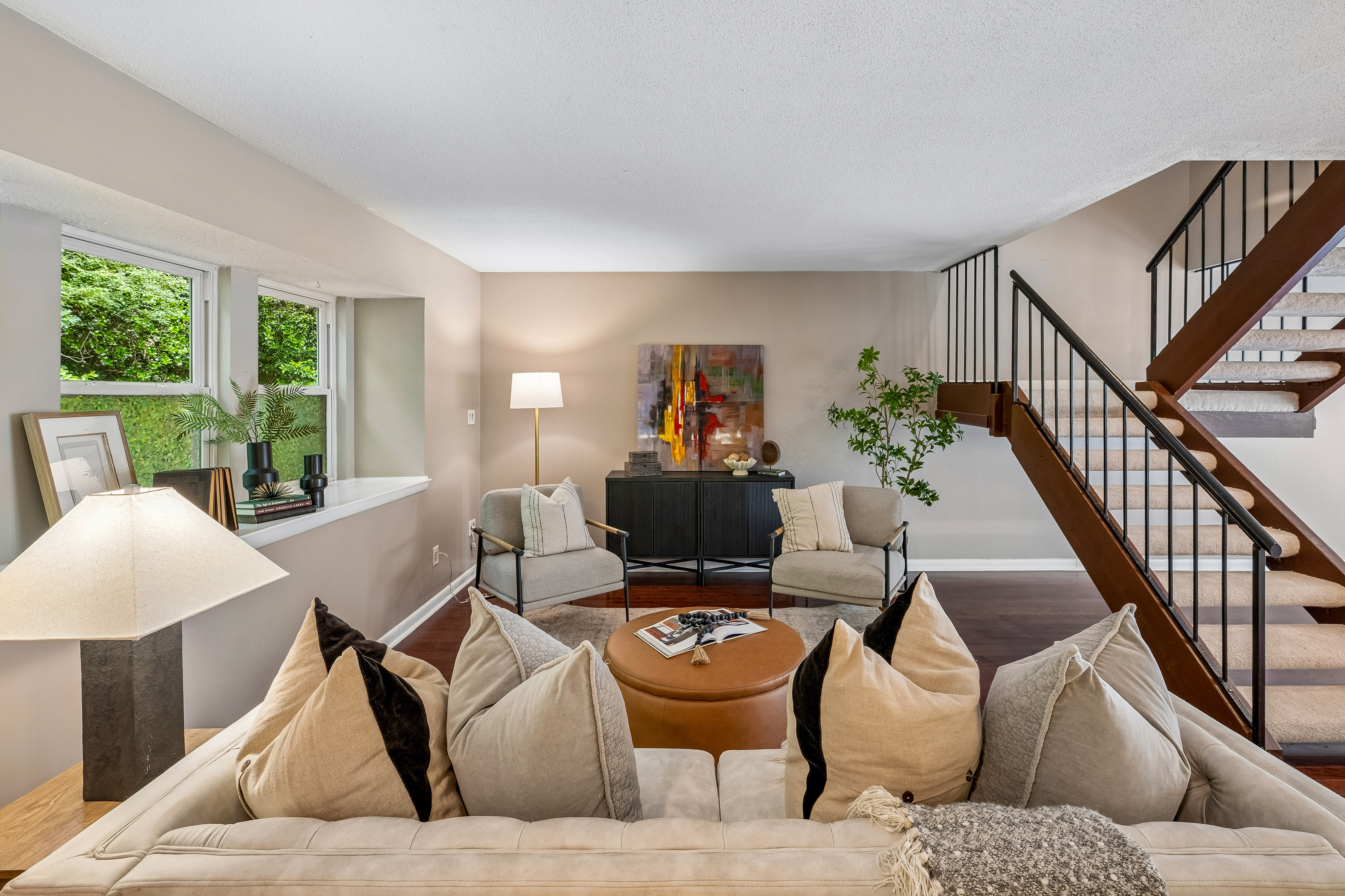  Townhouse-Style Condo with Rare Private Patio - 物件實景