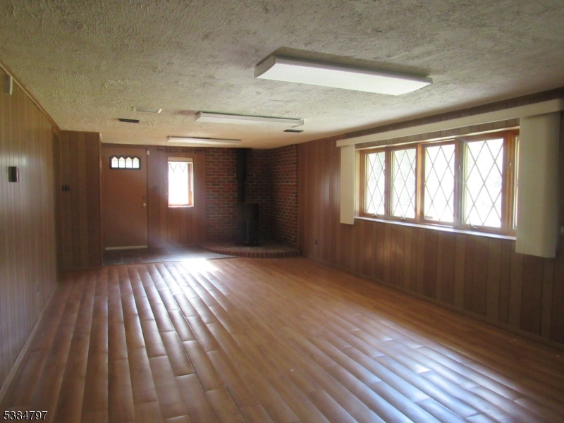 Piscataway Twp., New Jersey, 08854, United States, 3 Bedrooms Bedrooms, ,2 BathroomsBathrooms,Residential,For Sale,1949354