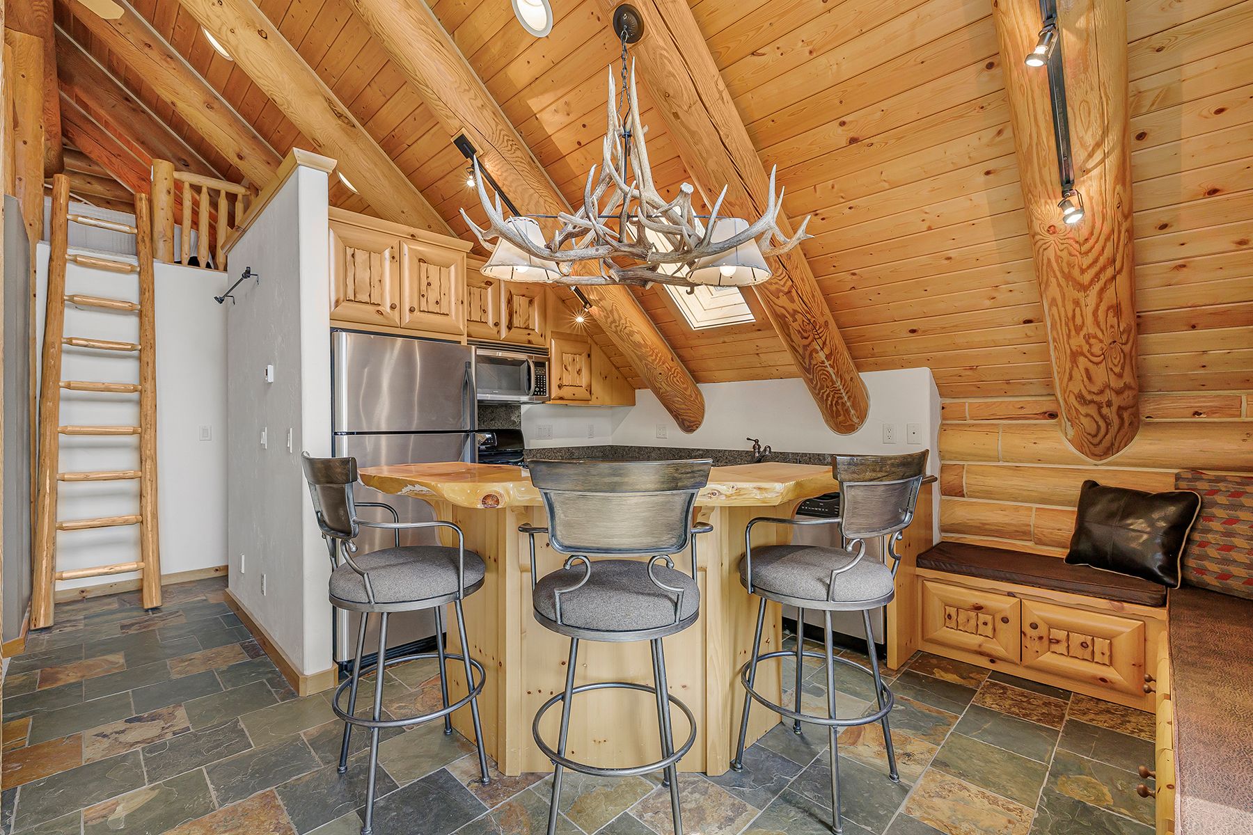  where  the mountains meet mccoy - 物件實景