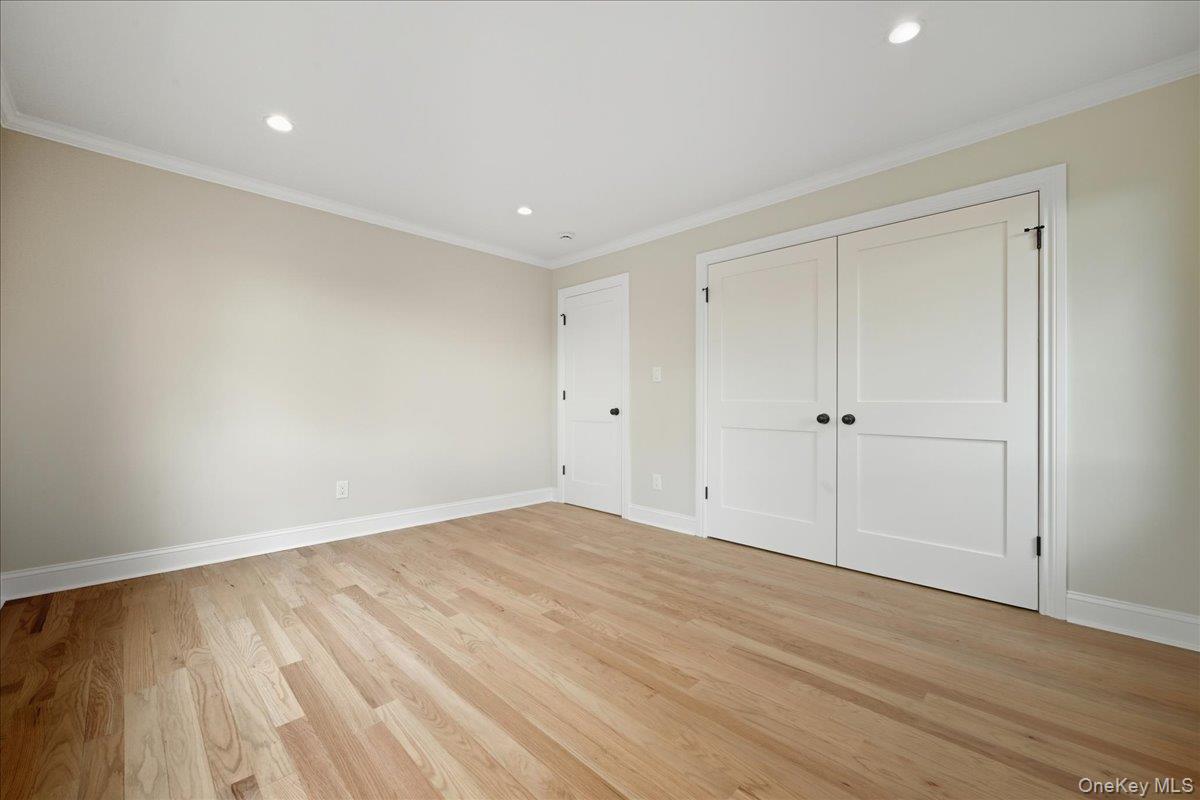 Westbury, New York, 11590, United States, 5 Bedrooms Bedrooms, ,5 BathroomsBathrooms,Residential,For Sale,1991038