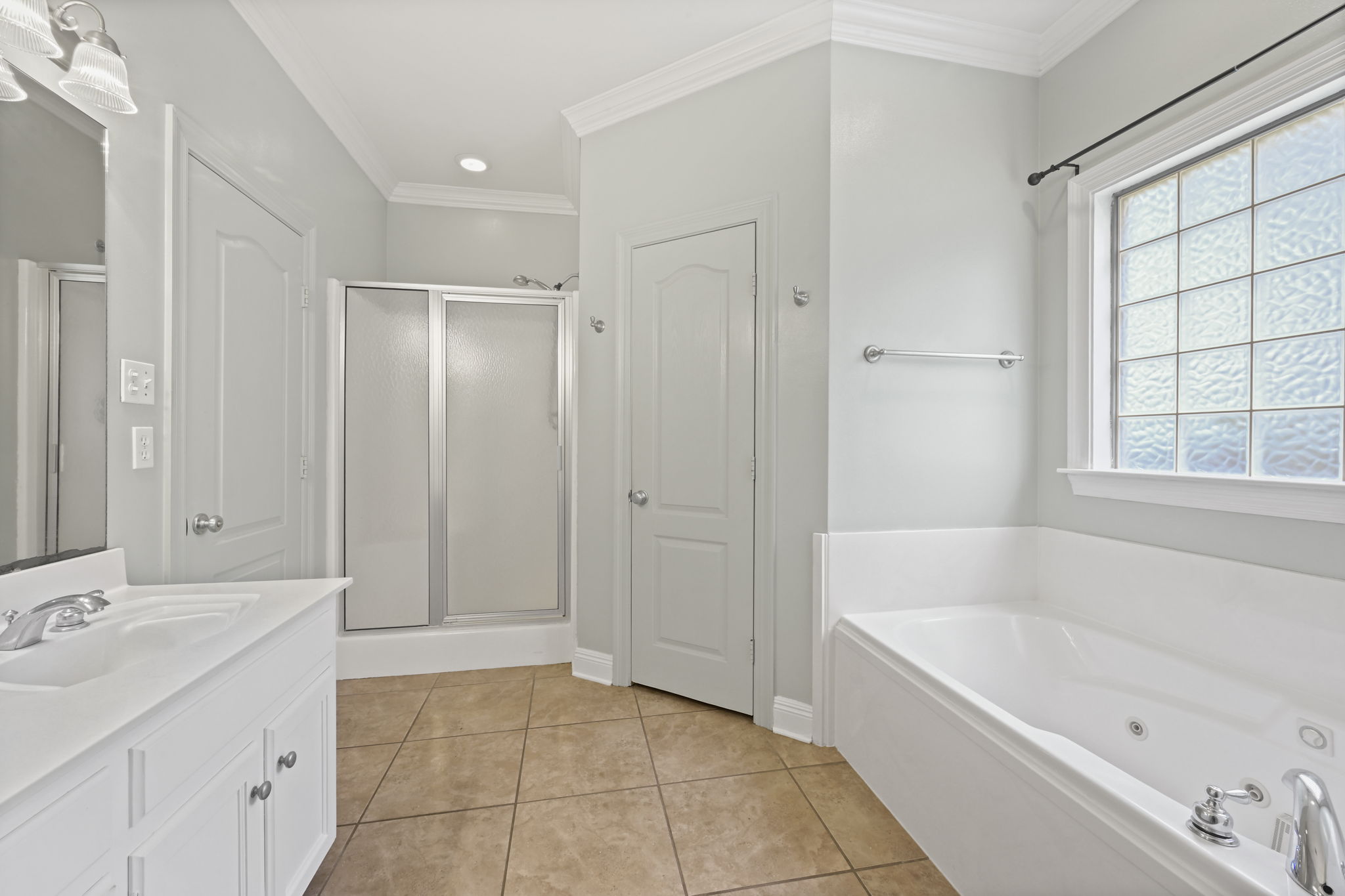 Baton Rouge, Louisiana, 70810, United States, 3 Bedrooms Bedrooms, ,3 BathroomsBathrooms,Residential,For Sale,1989243