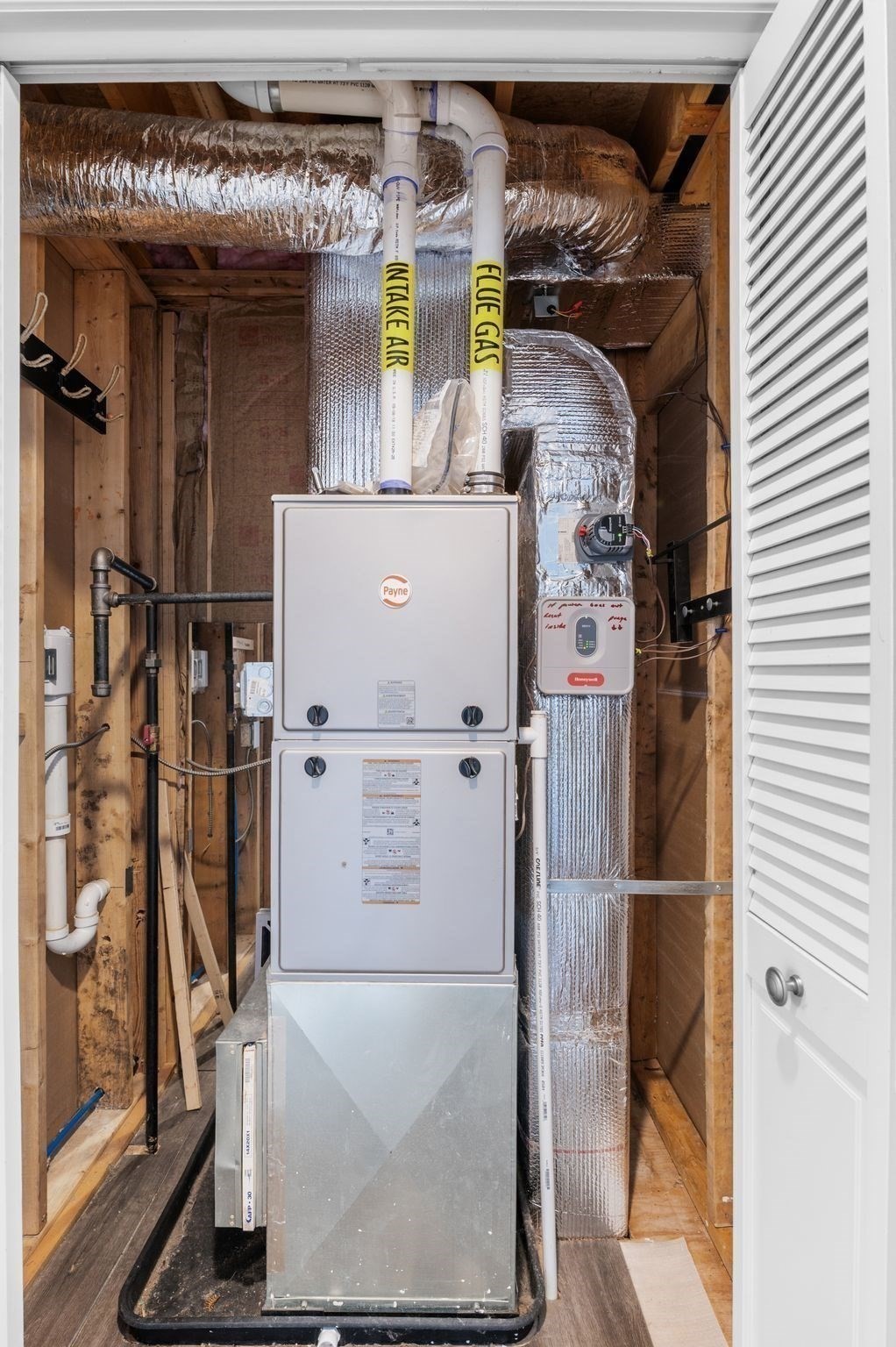 Revere, Massachusetts, 02151, United States, 2 Bedrooms Bedrooms, ,3 BathroomsBathrooms,Residential,For Sale,2008626