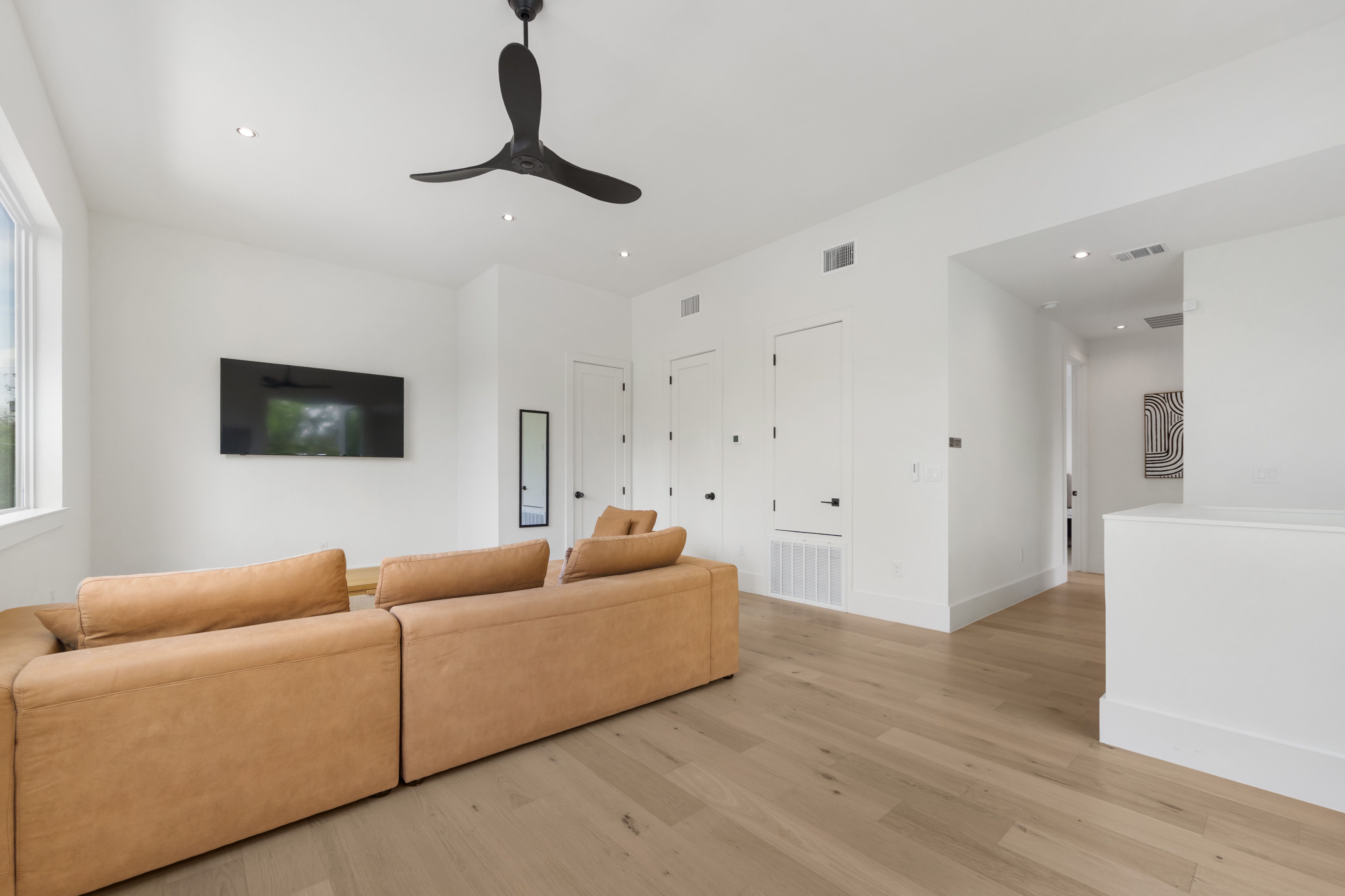  Striking Cobalt Design Home - 物件實景